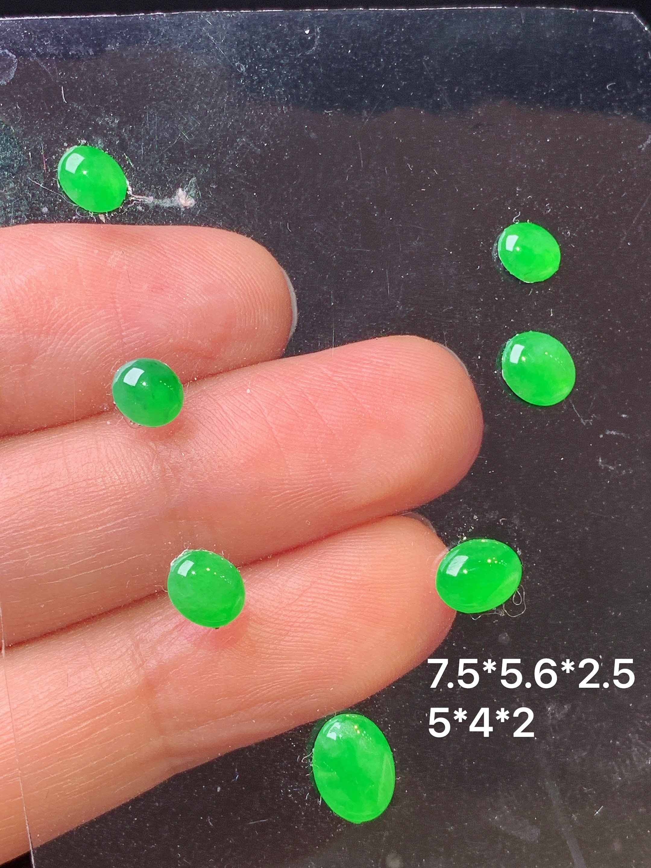 镶嵌款 满绿蛋面一手 玉质细腻 色泽艳丽清新 水润亮眼 整体尺寸7.5*5.6*2.5L2