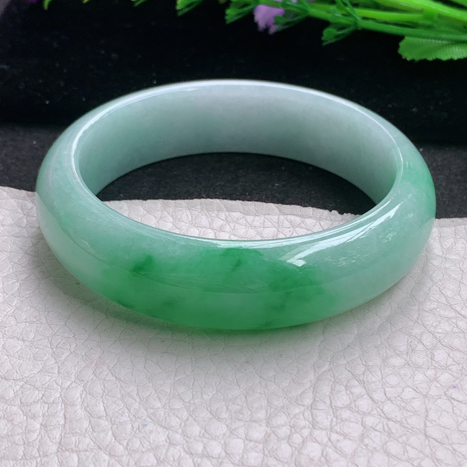 js品质款55*16*8轮胎镯 缅甸翡翠A货玉手镯精美辣绿宽边玉手环