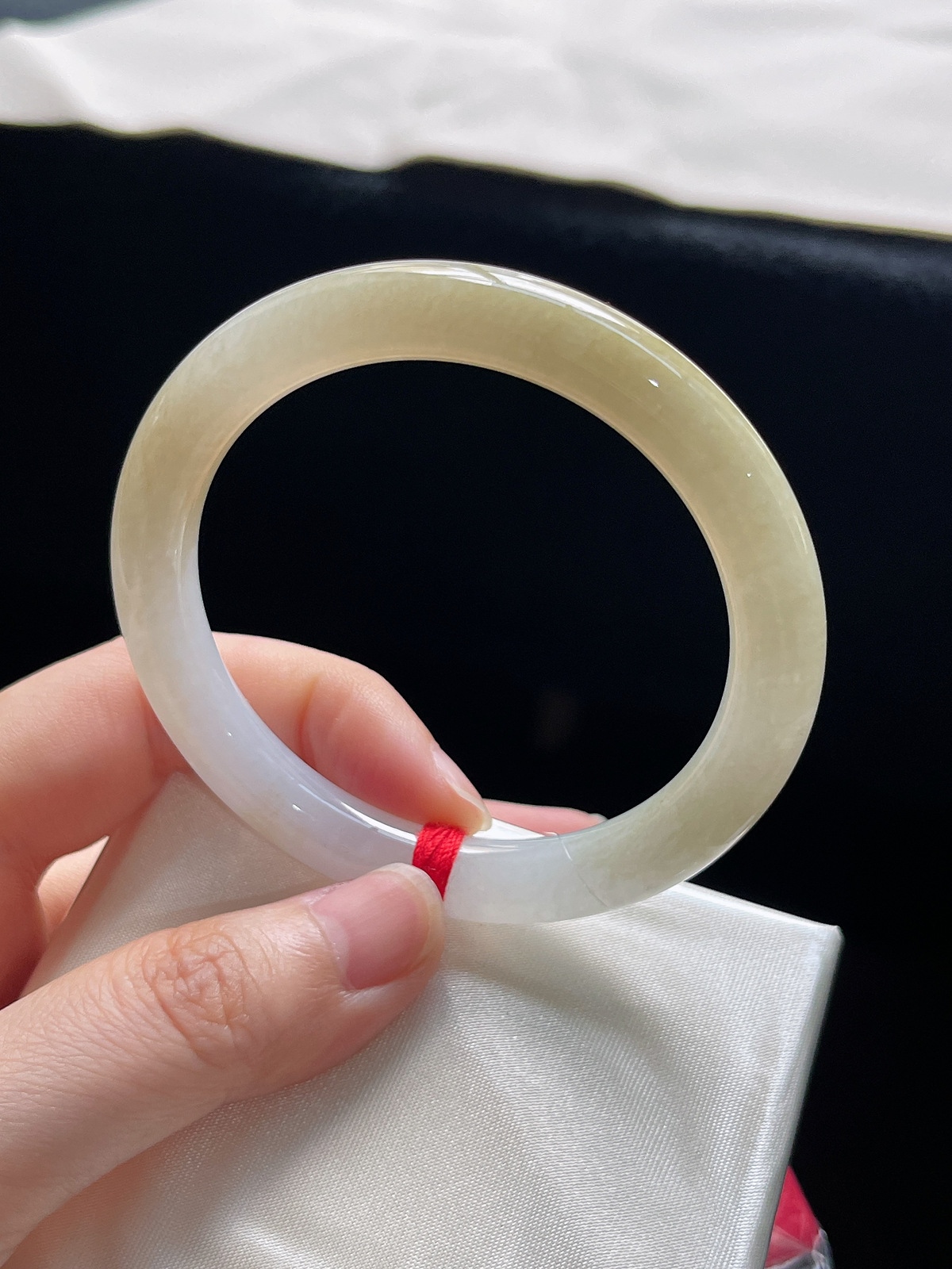 圆镯52.7圈口，翡翠冰糯种黄色手镯