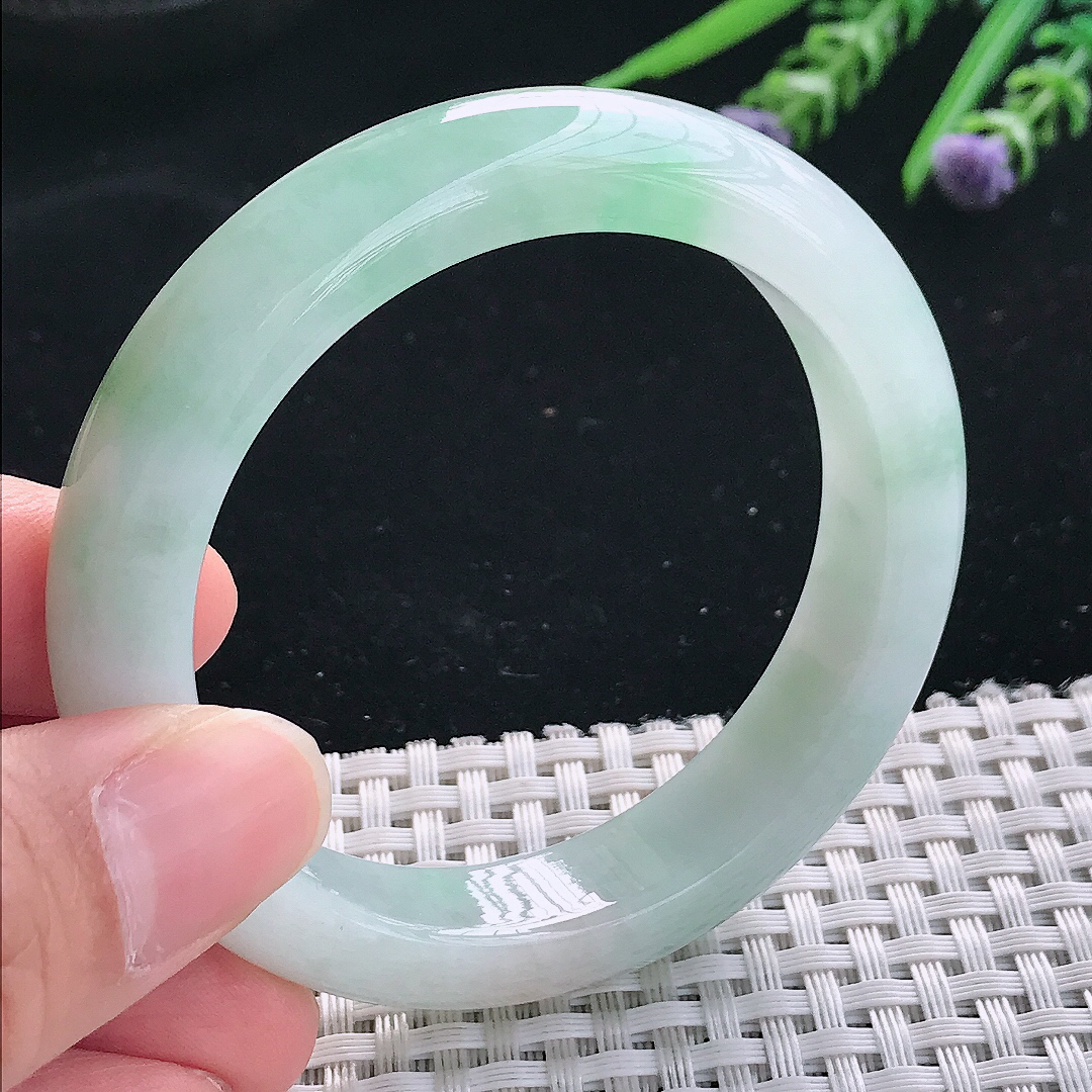 实拍天然翡翠52.8/12.4/8.6老坑冰润飘绿手镯翡翠玉镯手环