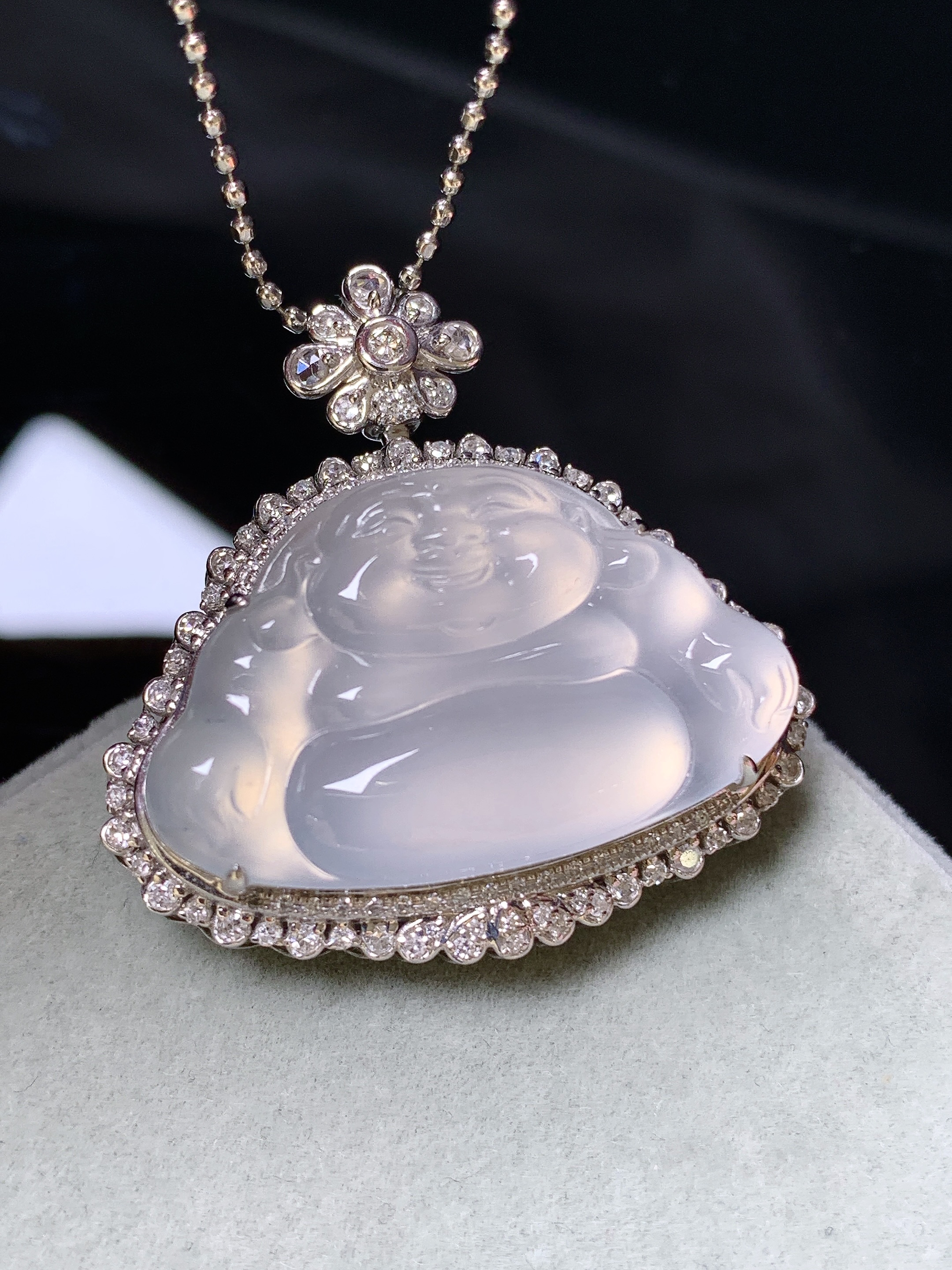 18k金钻镶嵌冰种佛公吊坠 玉质细腻 色泽艳丽清新 水润亮眼 整体尺寸31.2*11.8y4