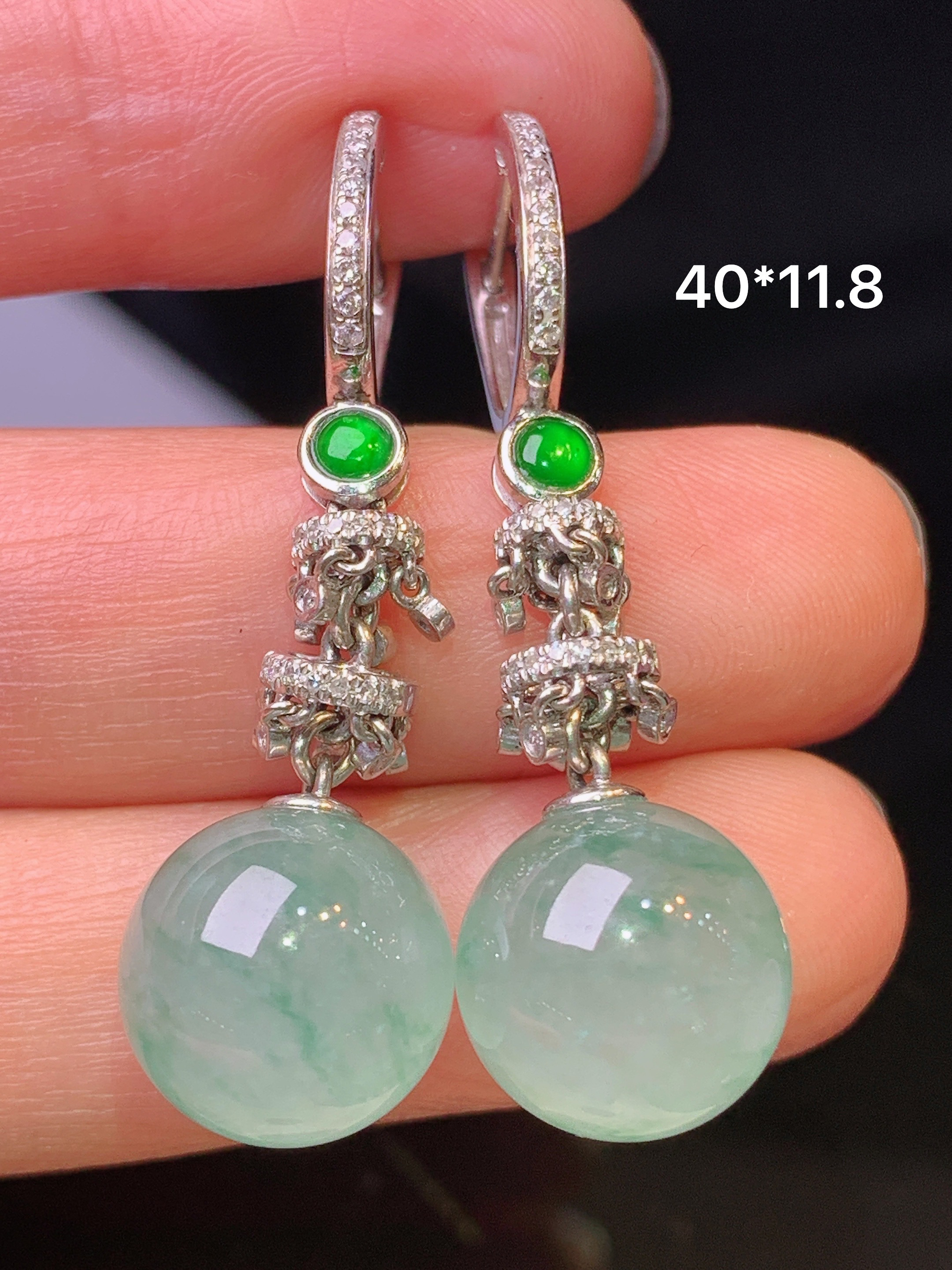 18k金钻镶嵌冰种圆珠耳坠 玉质细腻 色泽艳丽清新 水润亮眼 整体尺寸40*11.8t1