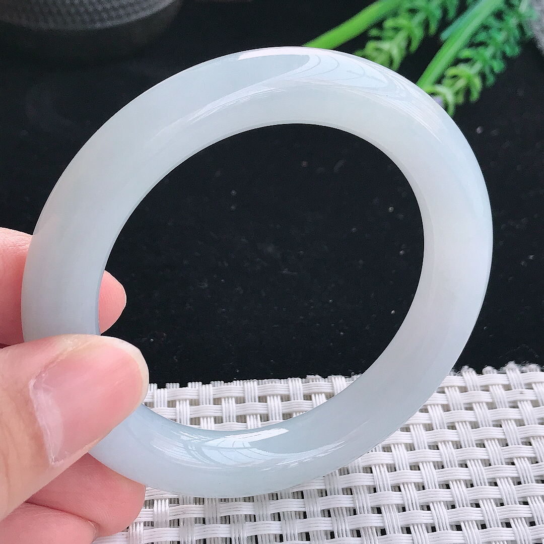 实拍缅甸a货翡翠53.5/10.8/10.6翡翠冰胶水灵冰晴圆条玉镯手环