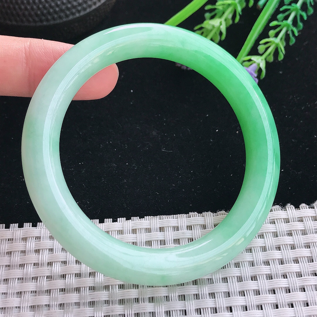 实拍天然翡翠55/9.8/9.6老坑精美飘阳绿圆条手镯翡翠玉镯手环