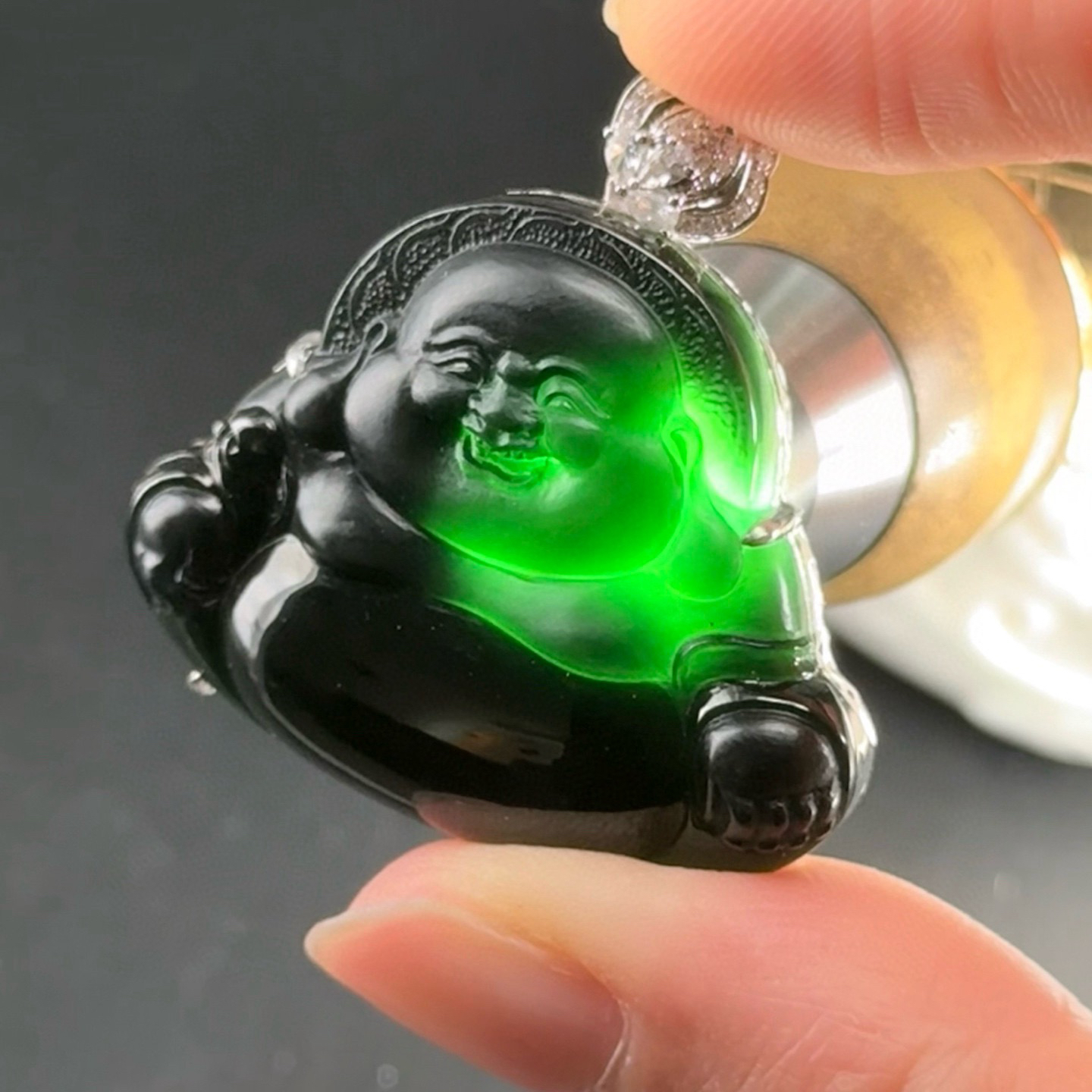 精品18k墨翠大肚佛 种好色正 黑度极好 打灯通透 油性十足  尺寸35.1