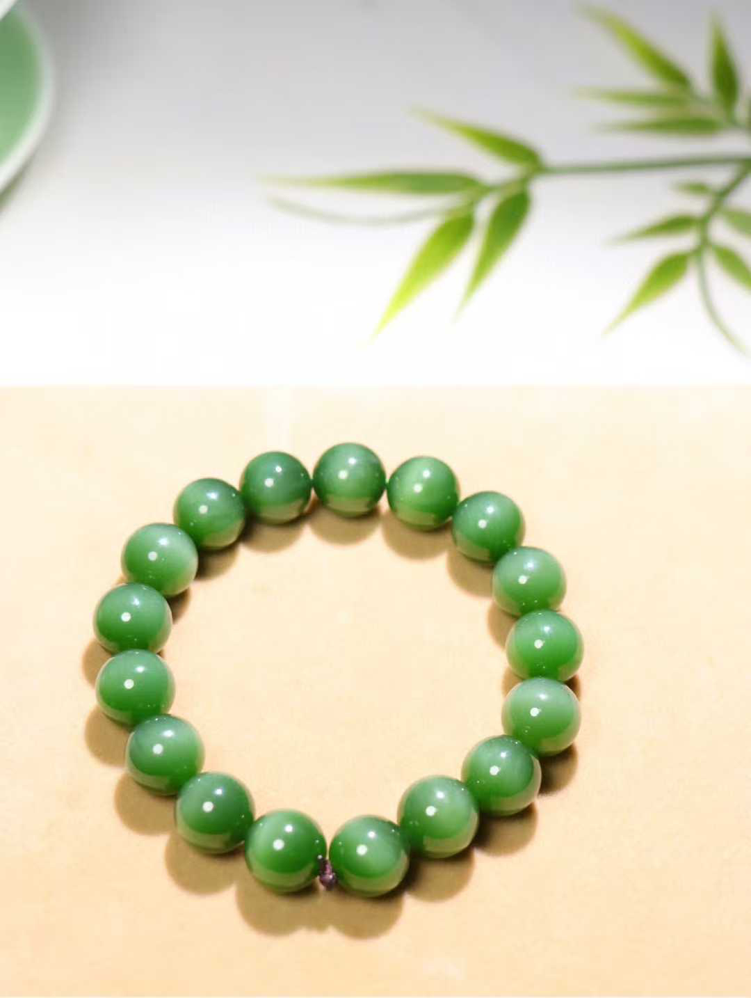 【珠圆玉润】

精品️和田玉碧玉猫眼圆珠手串，天然纯净，玉质细腻，圆润如珠，佩戴于腕间，尽显高贵气