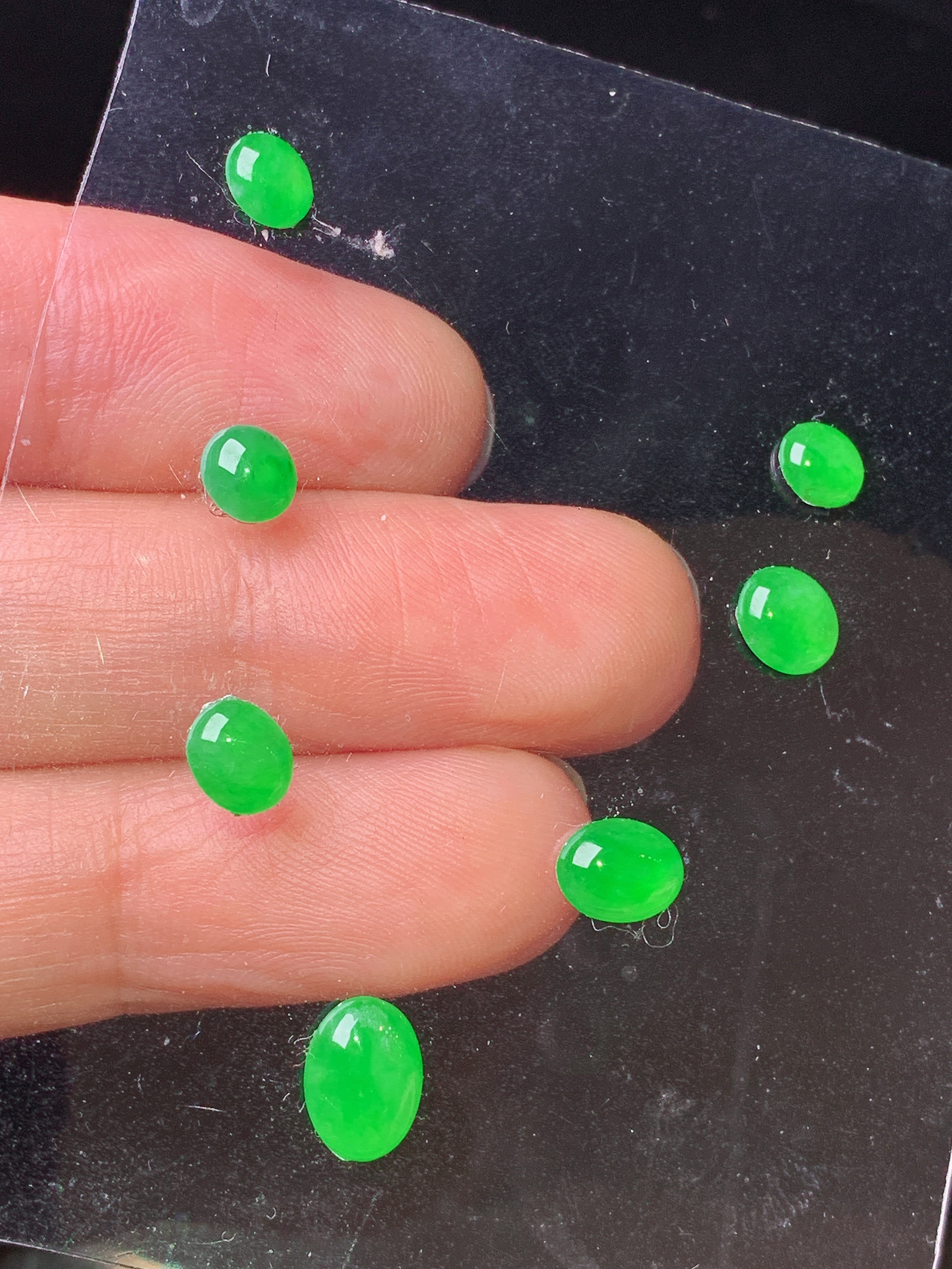 镶嵌款 满绿蛋面一手 玉质细腻 色泽艳丽清新 水润亮眼 整体尺寸7.5*5.6*2.5L2