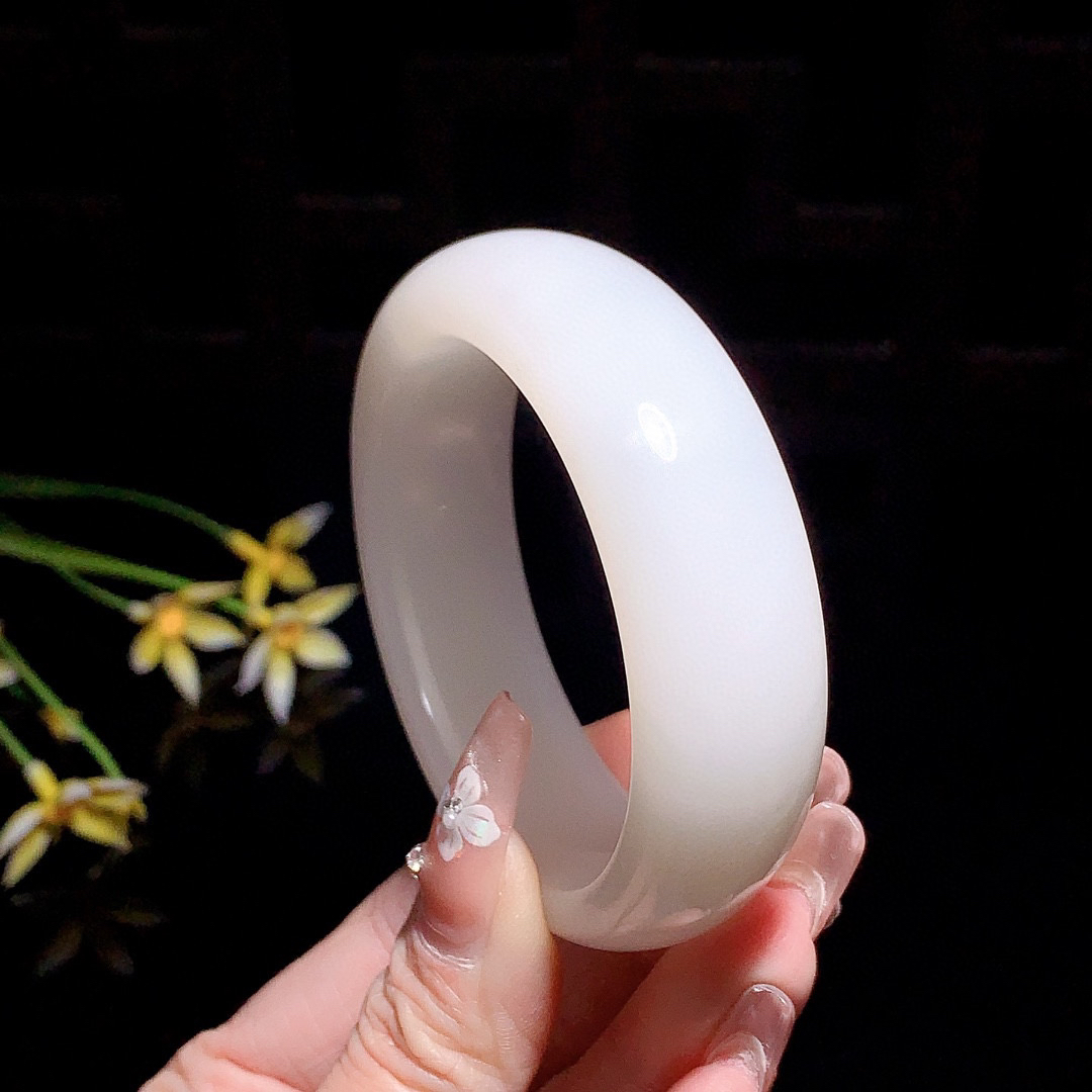 和田玉54.5圈口羊脂白宽版手镯！玉质细腻油润 底色纯净 脂粉好，品质好！