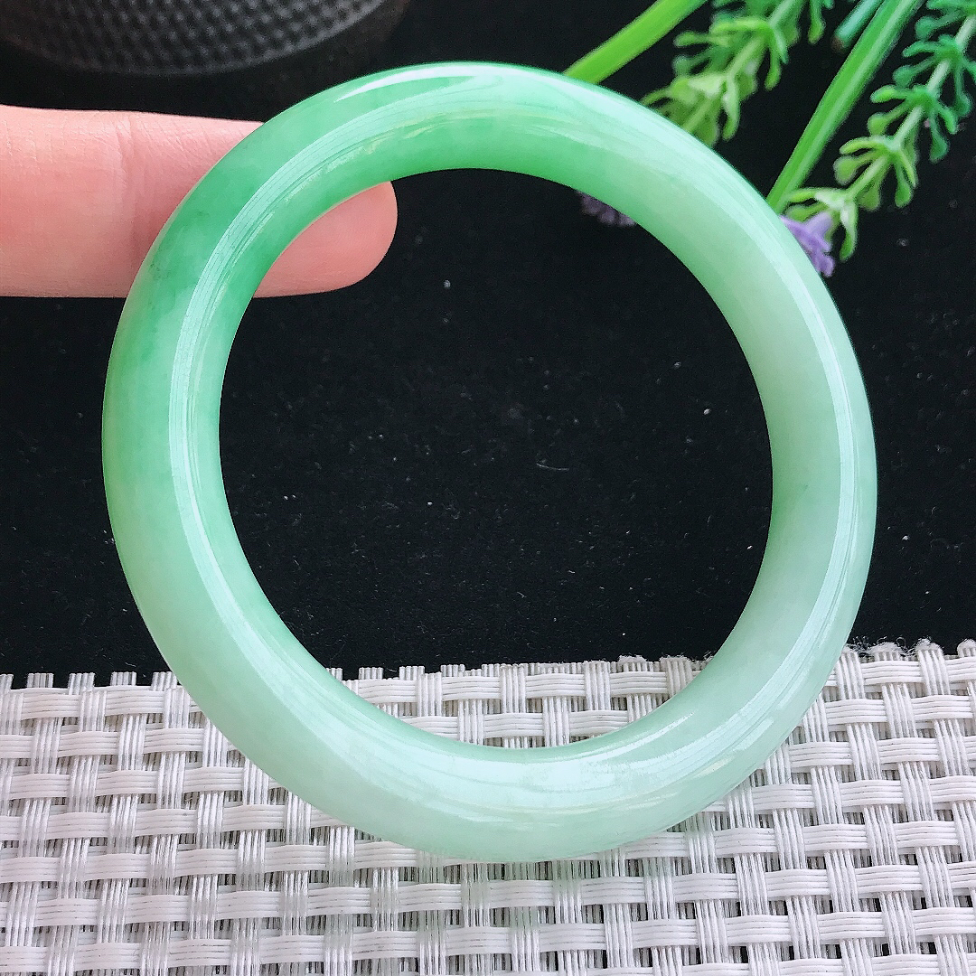 实拍天然翡翠55/9.8/9.6老坑精美飘阳绿圆条手镯翡翠玉镯手环