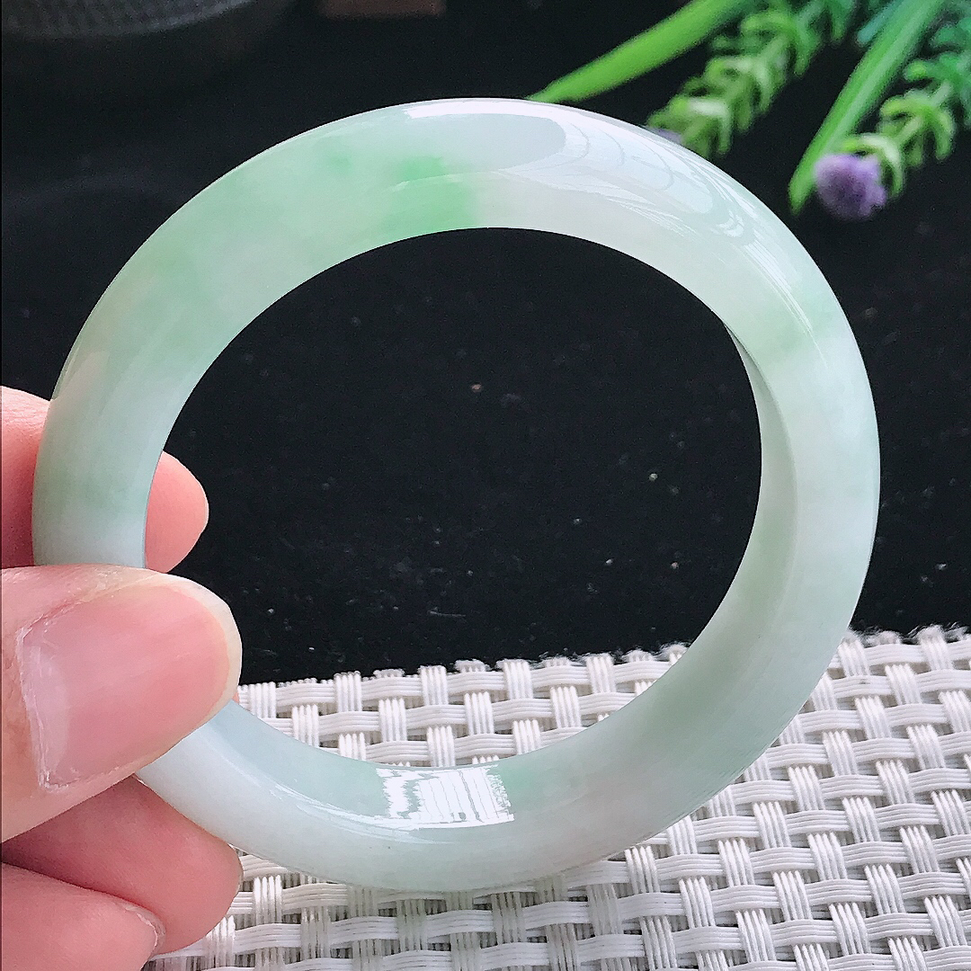 实拍天然翡翠52.8/12.4/8.6老坑冰润飘绿手镯翡翠玉镯手环