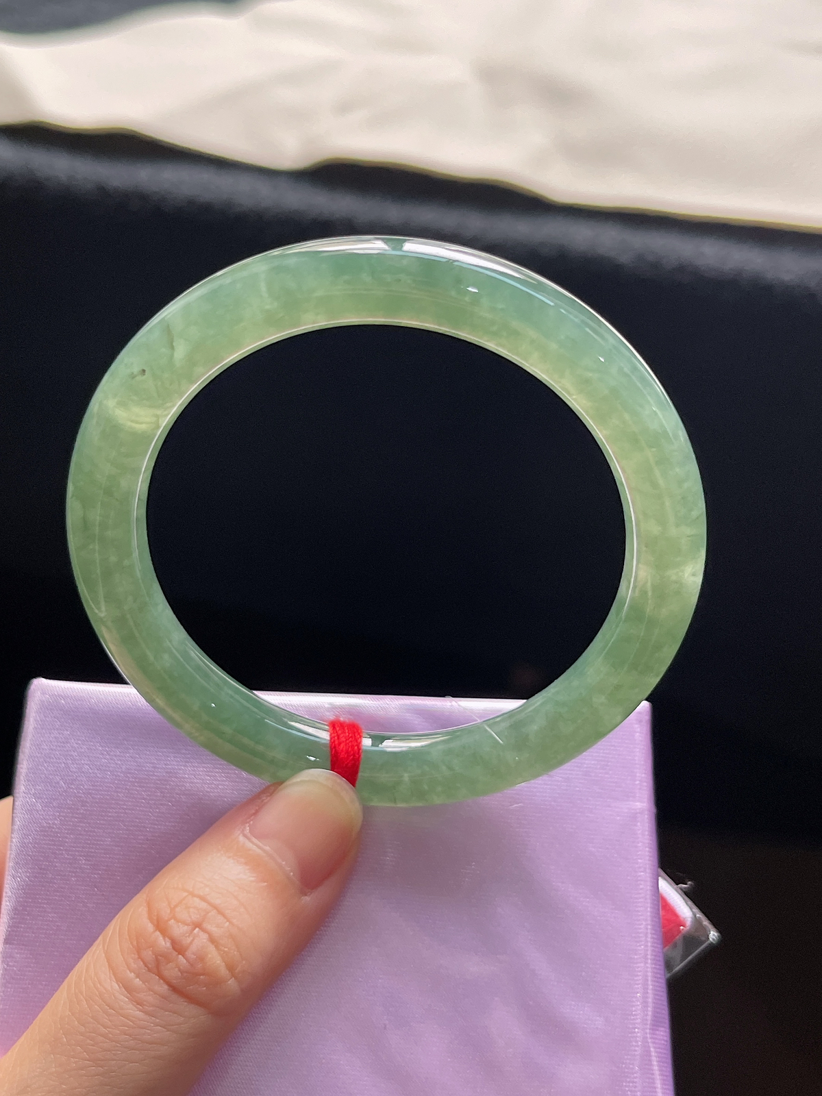 圆镯52.4圈口，翡翠冰糯种绿色手镯