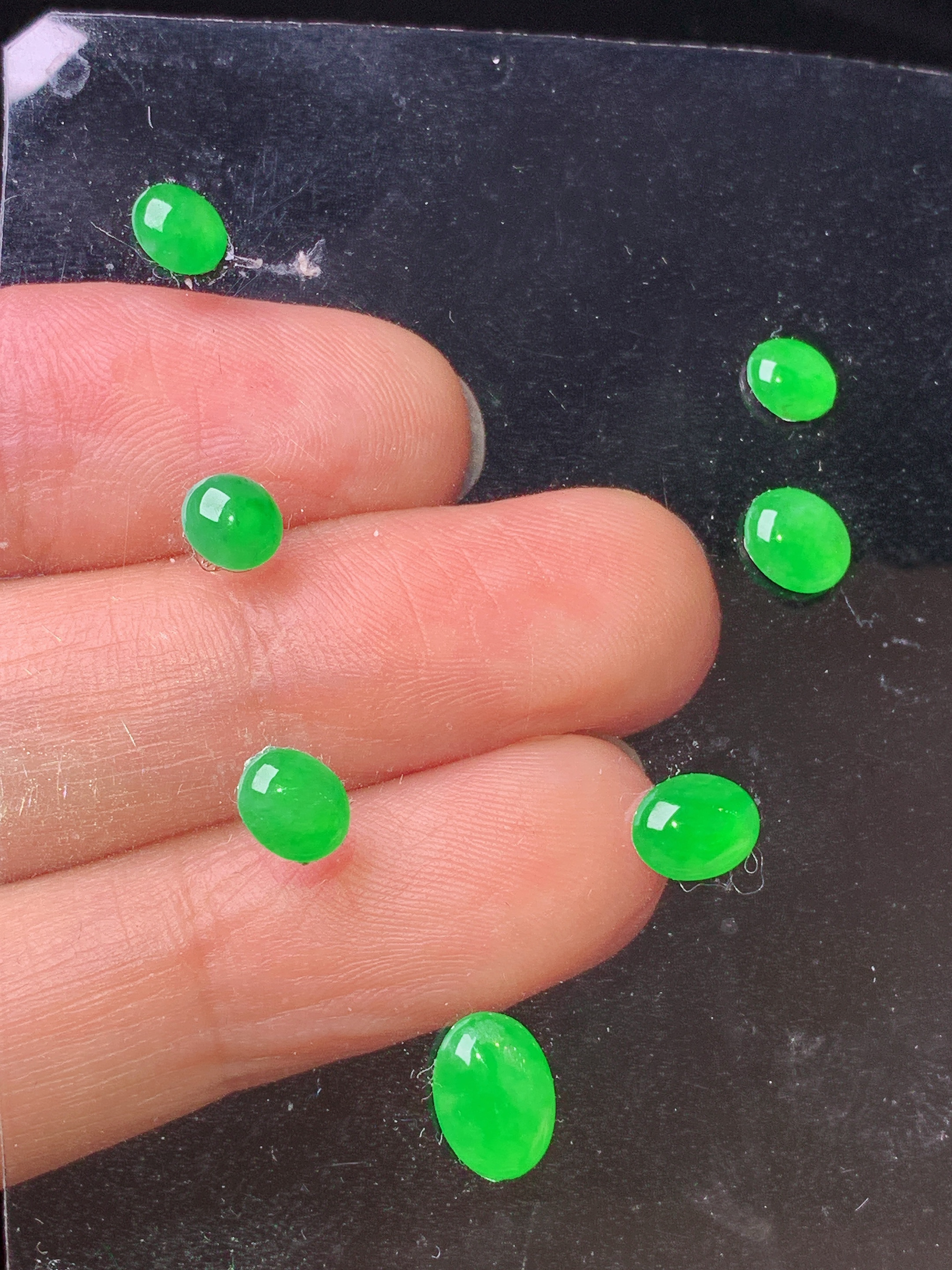 镶嵌款 满绿蛋面一手 玉质细腻 色泽艳丽清新 水润亮眼 整体尺寸7.5*5.6*2.5L2