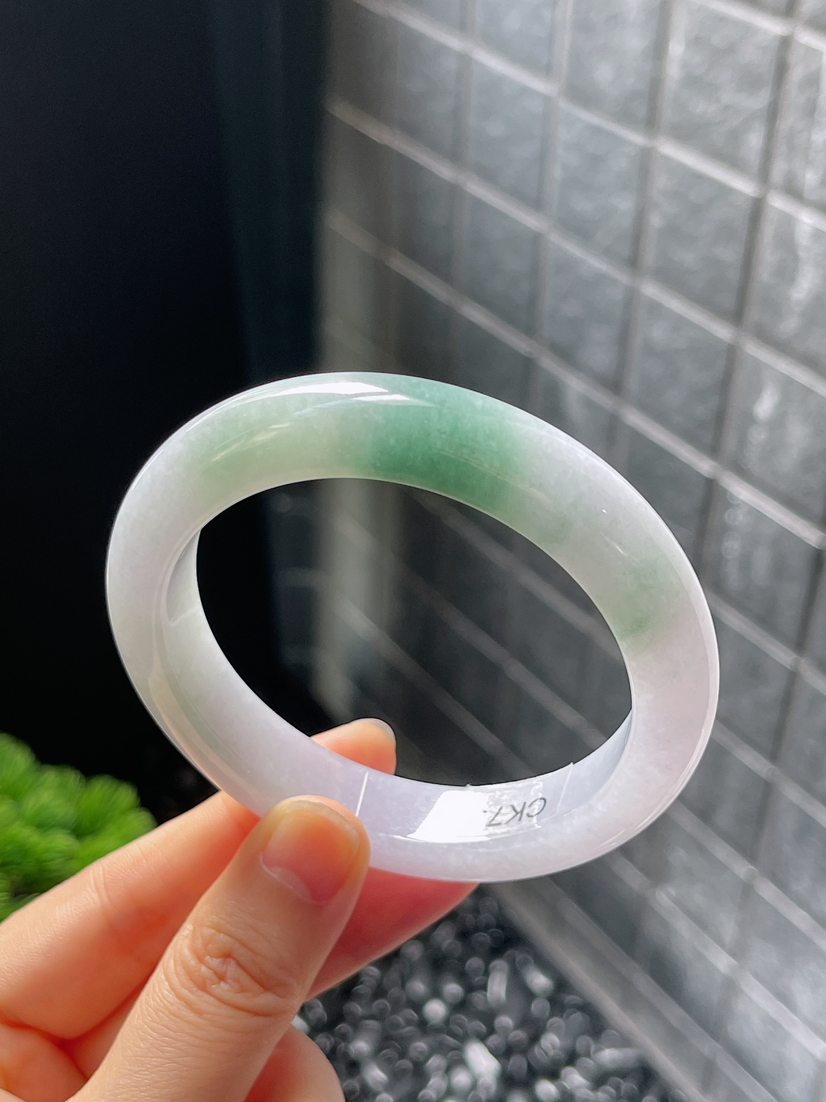 正圈56.3圈口，翡翠糯化种绿色手镯