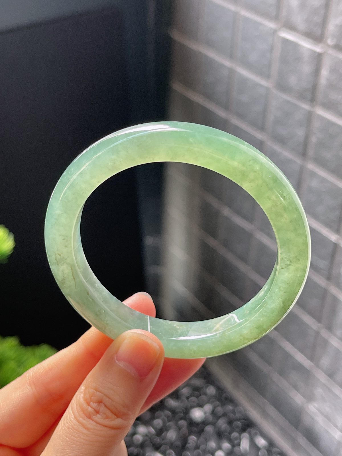 正圈54.2圈口，翡翠冰糯种淡绿色手镯