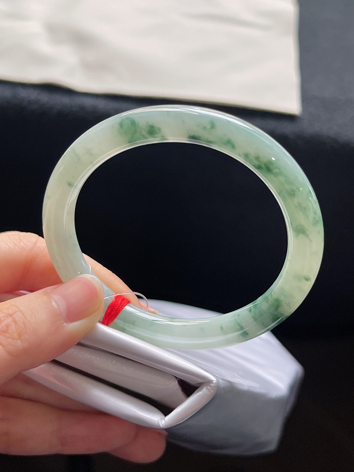 贵妃镯54圈口，翡翠冰糯种飘绿手镯