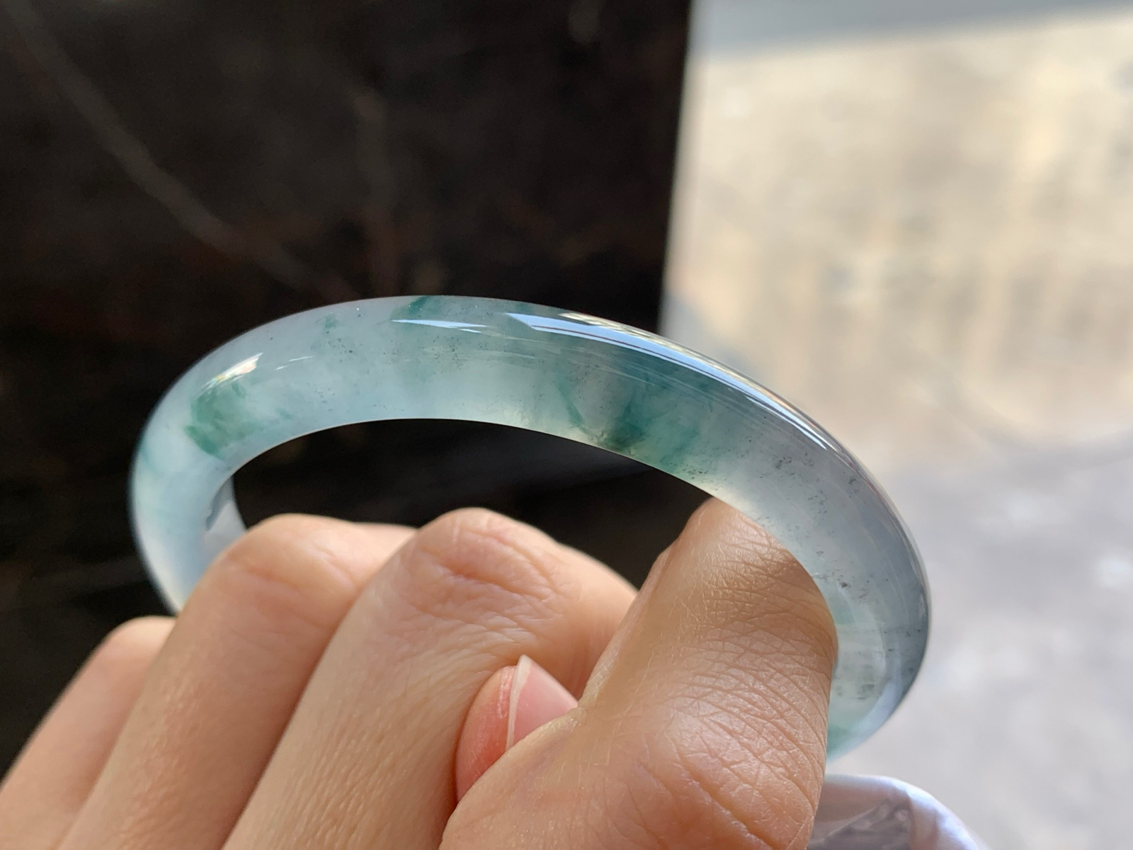 52.5-8.2-7.1

冰种贵妃手镯^_^透亮 正圈50可以带