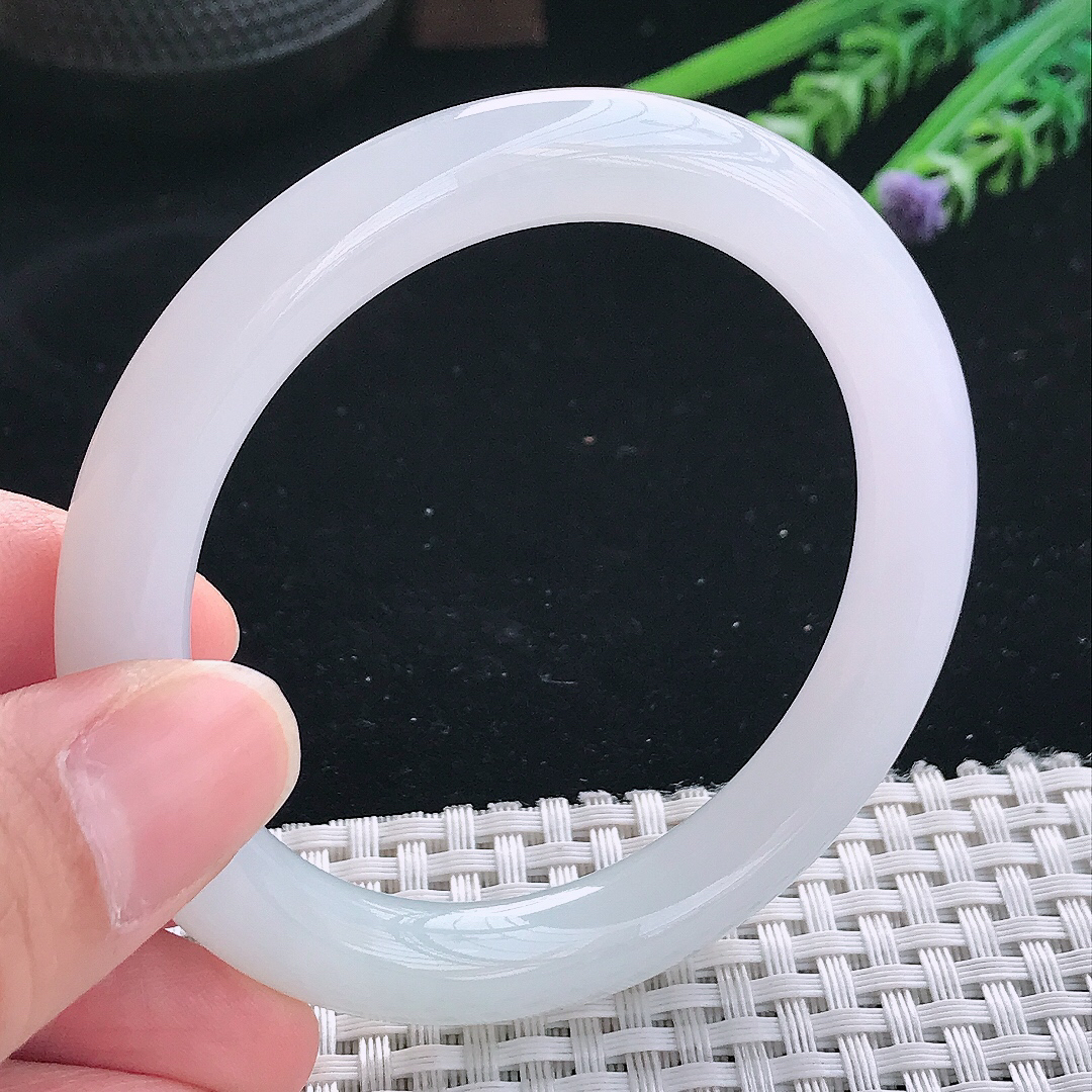 实拍天然翡翠55/9.3/9.1老坑冰纯起胶月光白圆条手镯翡翠玉镯手环