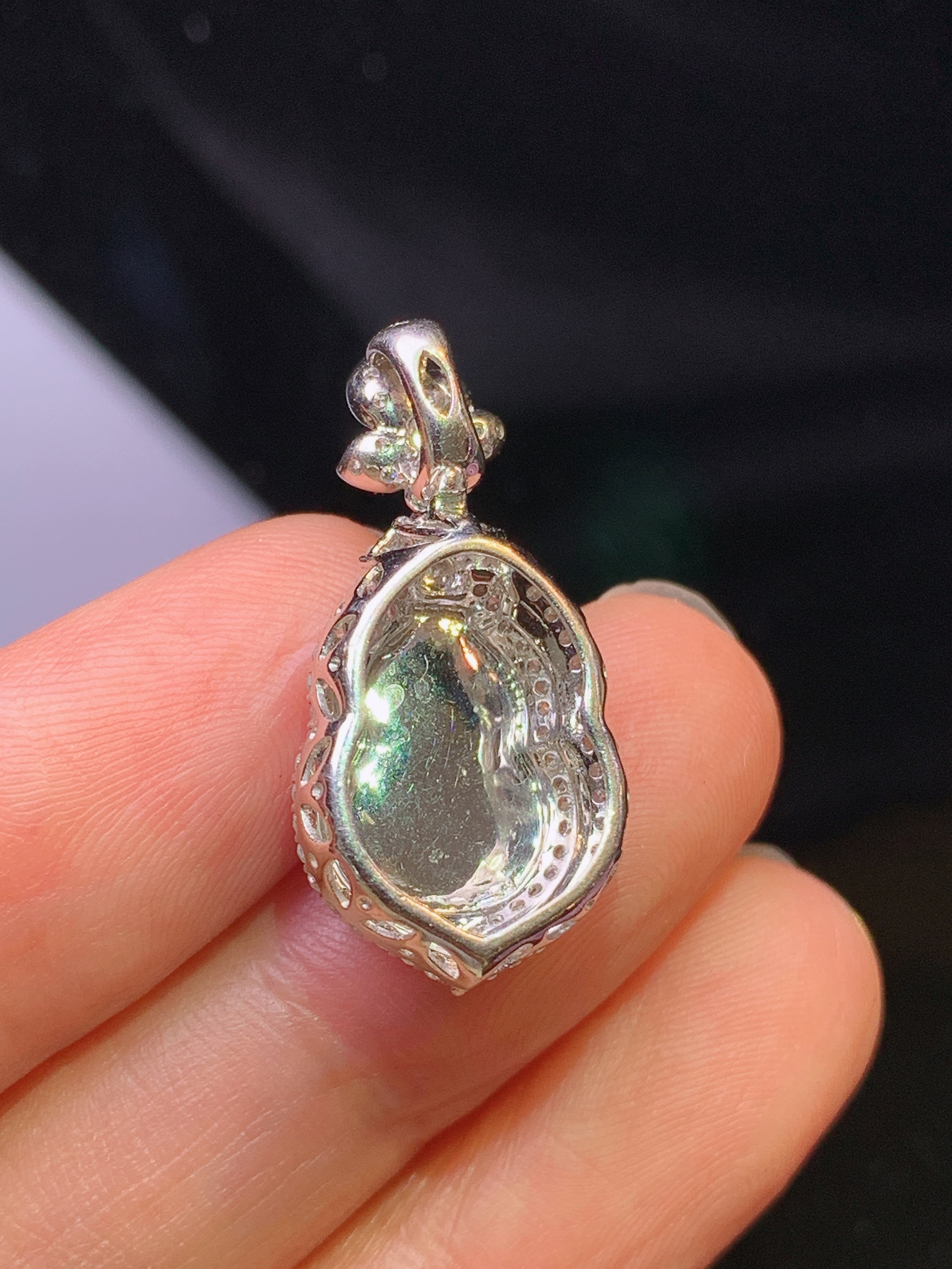 18k金钻镶嵌紫罗兰葫芦吊坠 玉质细腻 色泽艳丽清新 水润亮眼 整体尺寸26.2*12.6*9.2t1