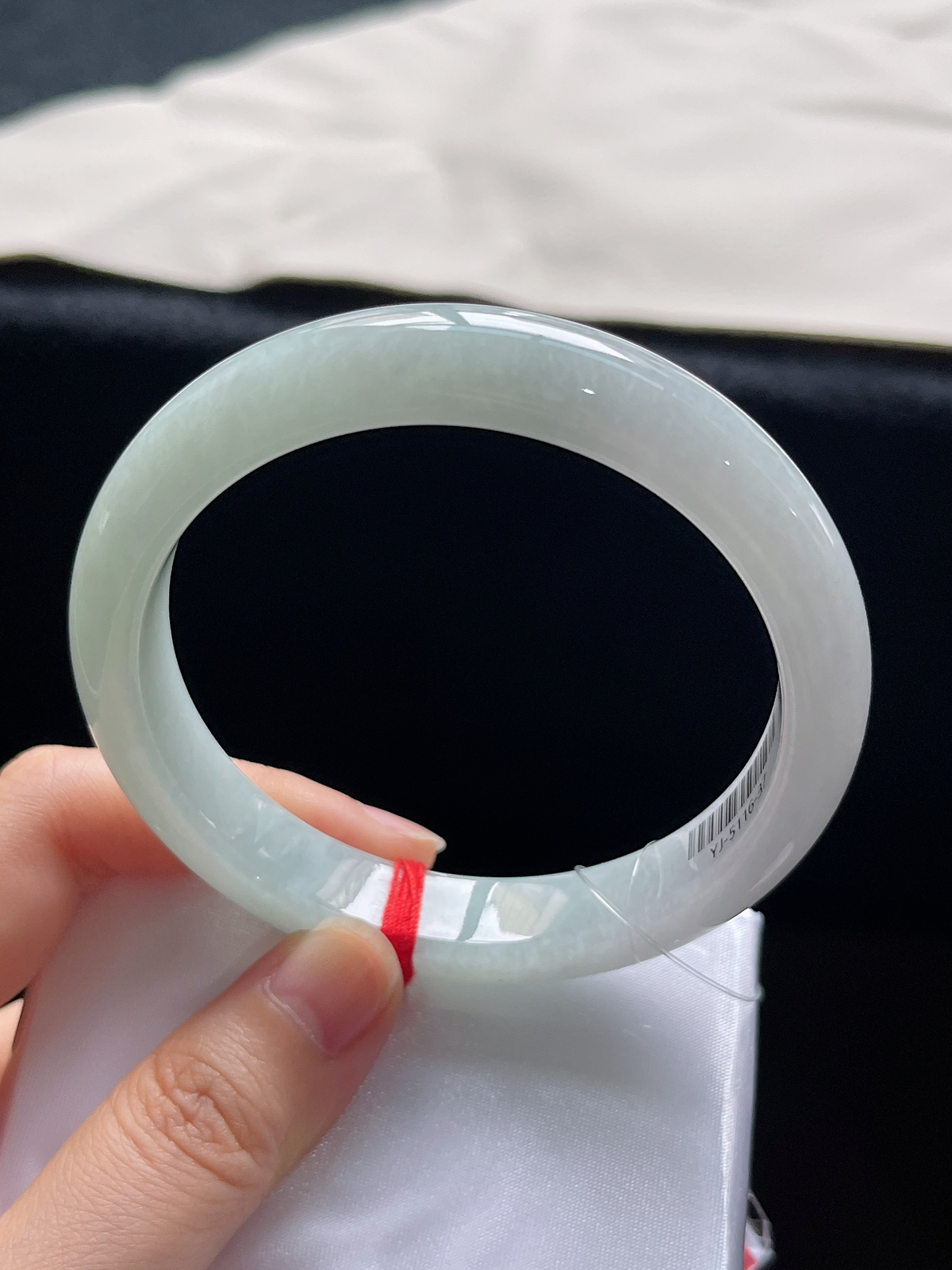 正圈59.3圈口，翡翠冰糯种淡绿色手镯