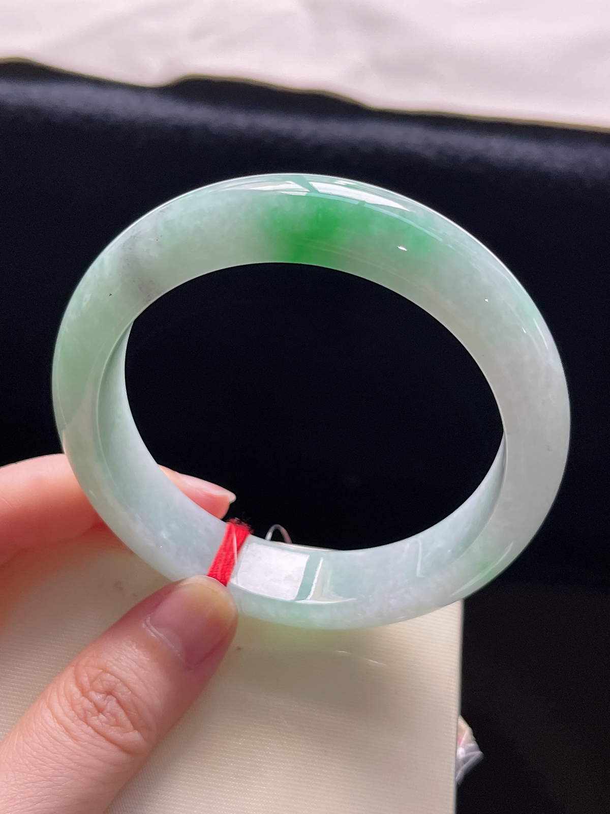 正圈57.6圈口，翡翠冰糯种飘绿手镯