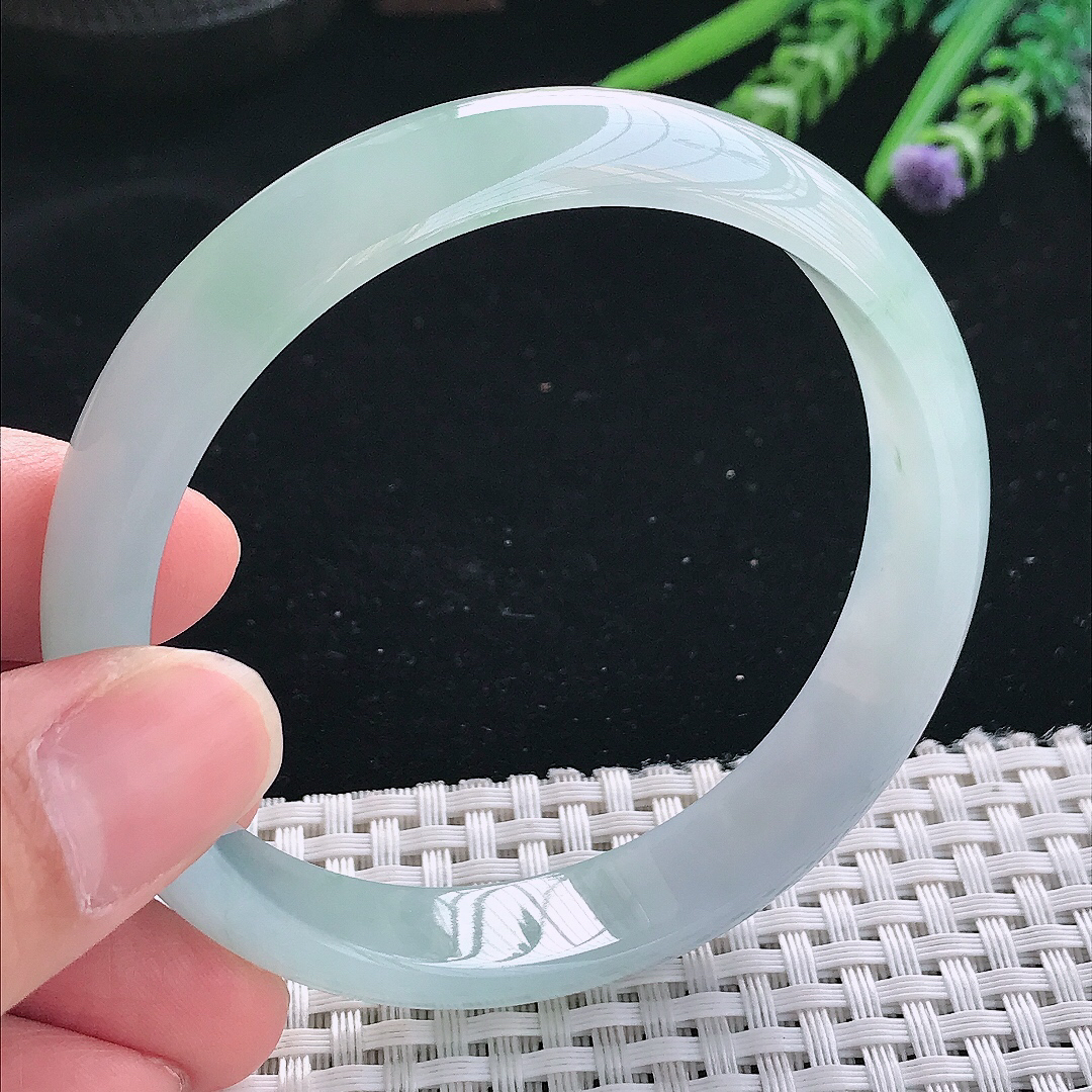 实拍天然翡翠60.5/13.2/6.6大圈口老坑冰胶果冻天空蓝飘花手镯翡翠玉镯手环