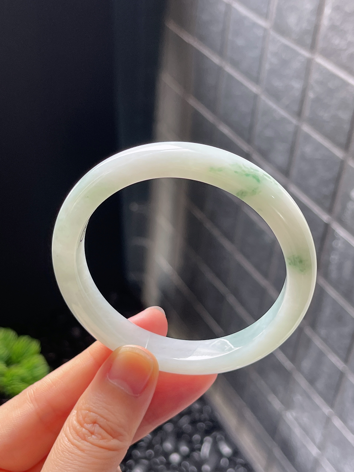 正圈54圈口，翡翠冰糯种飘绿手镯