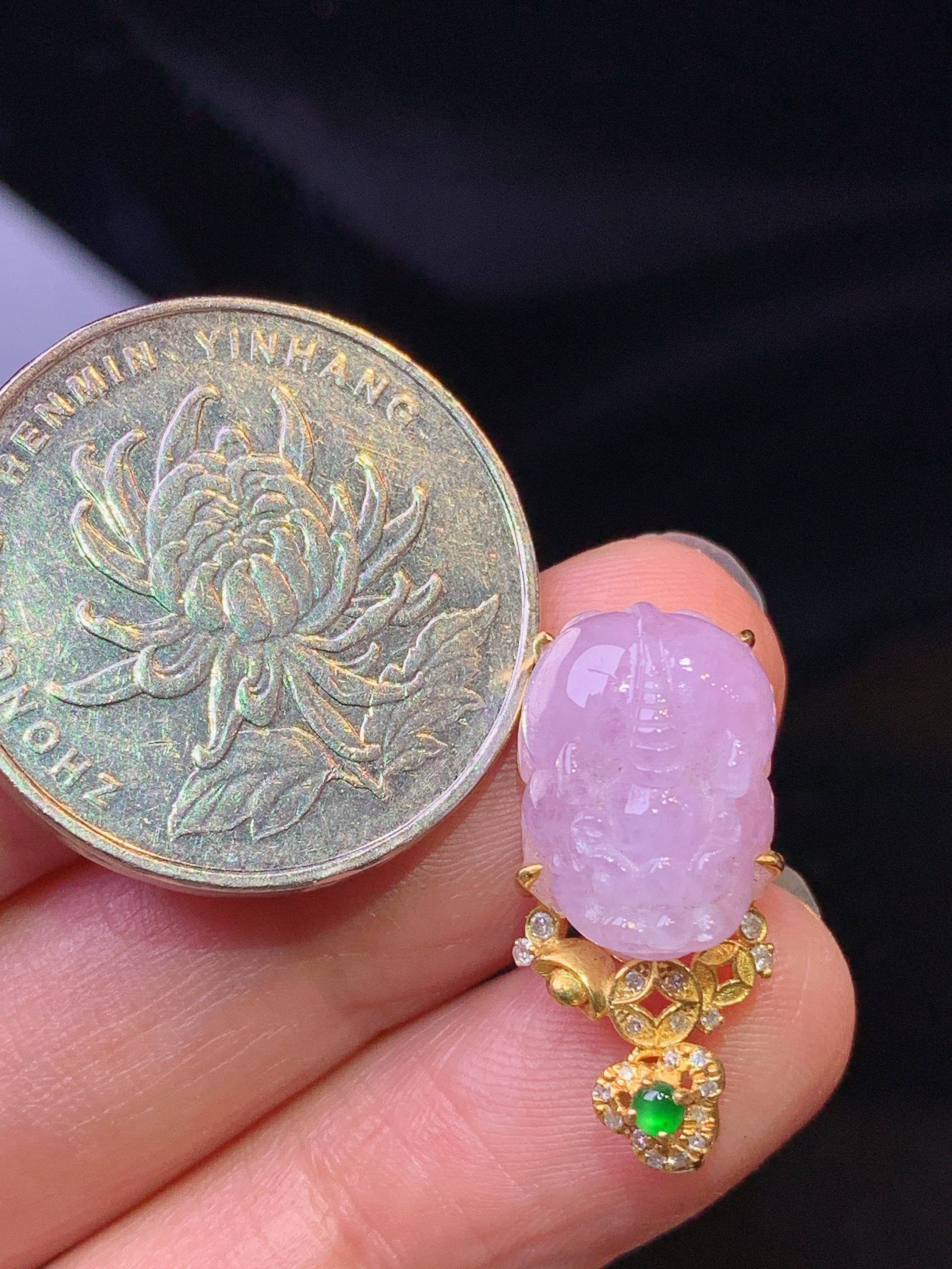 18k金钻镶嵌紫罗兰貔貅吊坠 玉质细腻 色泽艳丽清新 水润亮眼 整体尺寸25.5*10.6*8.6t1