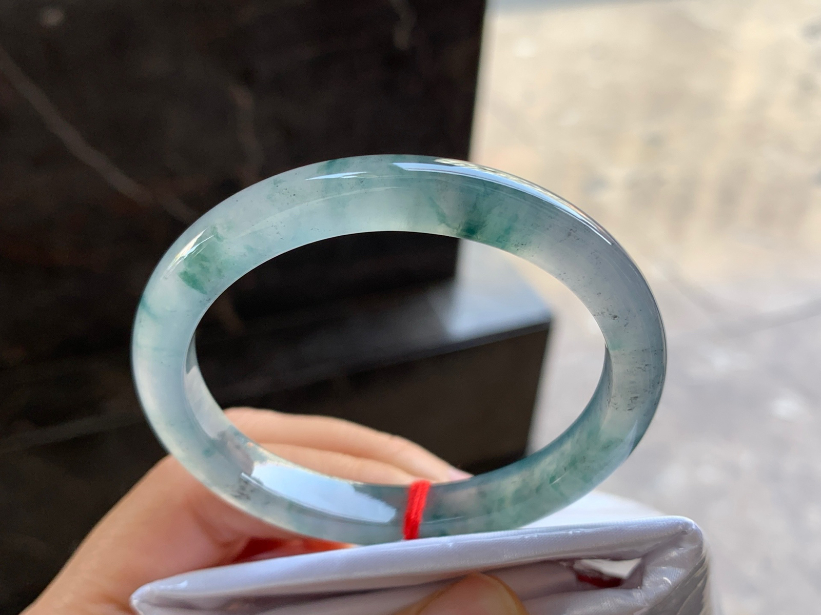 52.5-8.2-7.1

冰种贵妃手镯^_^透亮 正圈50可以带