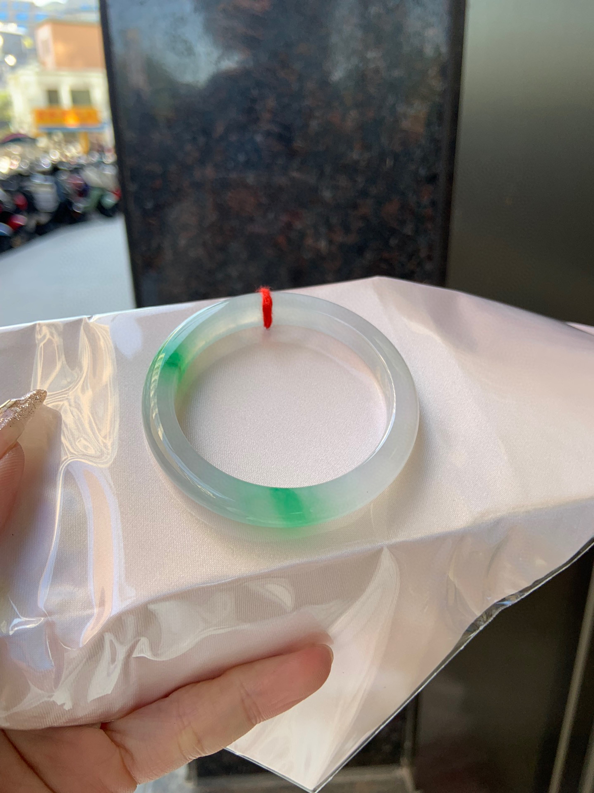 飘阳绿正圈
50.4-7.6-7.3
飘阳绿花，色泽鲜艳，有淡淡的紫底子干净细腻