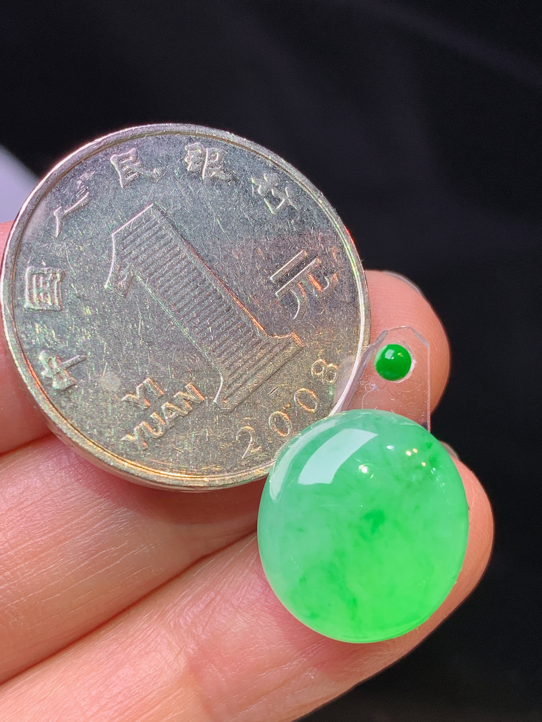 镶嵌款 翠绿蛋面吊坠 玉质细腻 色泽艳丽清新 水润亮眼 整体尺寸14.5*13.2*5.6*2x