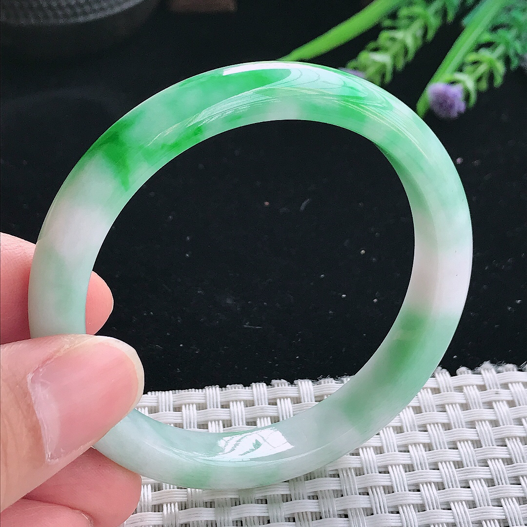 实拍天然翡翠55/10/7.6老坑精美温润飘阳绿手镯翡翠玉镯手环