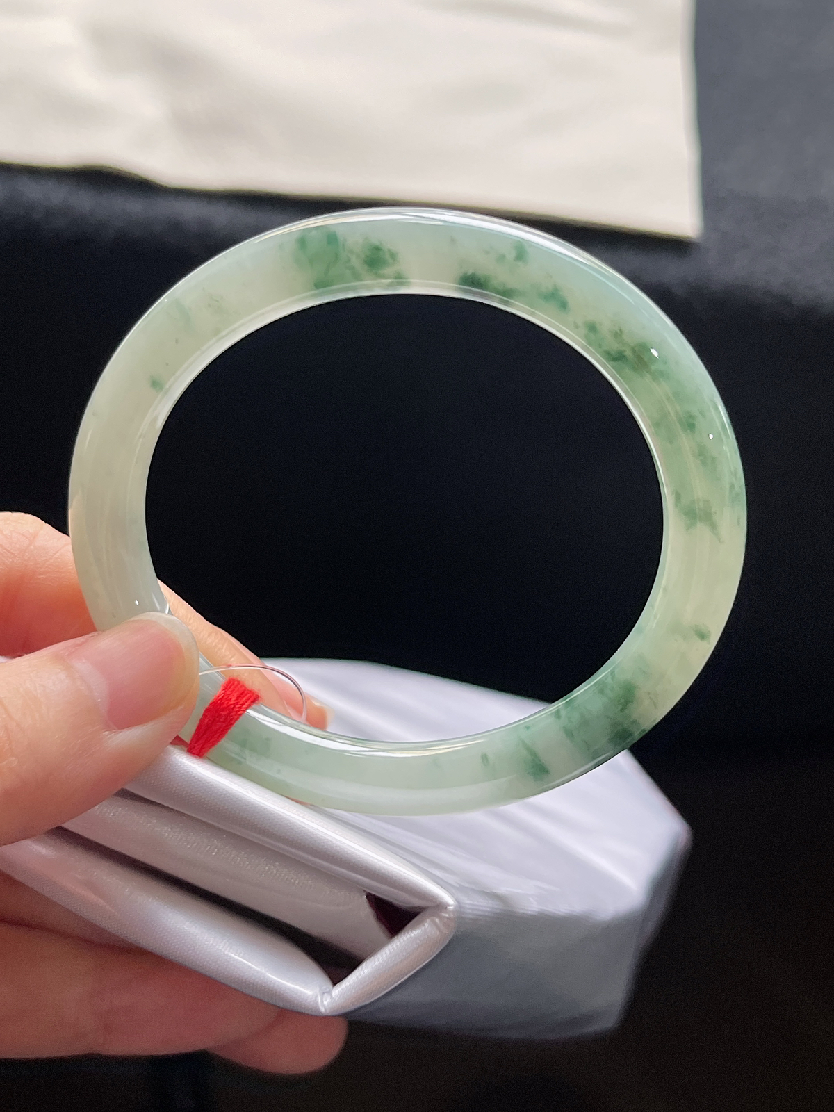 贵妃镯54圈口，翡翠冰糯种飘绿手镯