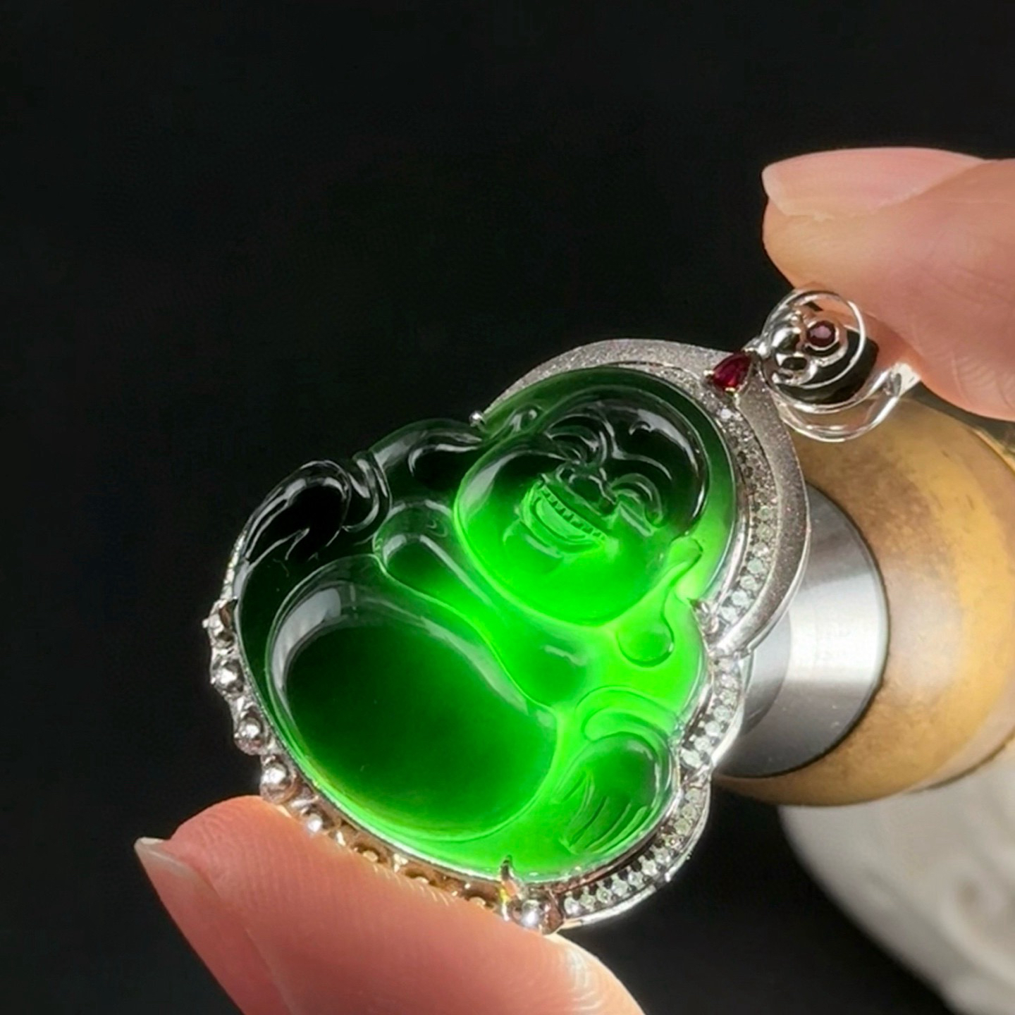 精品18k墨翠大肚佛 种好色正 黑度极好 打灯通透 油性十足  尺寸39.4