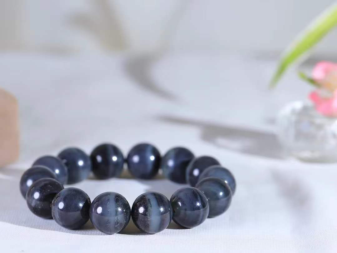 【籽.珠圆玉润.手串】

新疆和田青花籽料珠圆玉润手串 玉质温润细腻  整串打磨圆润，佩戴舒适。珠珠