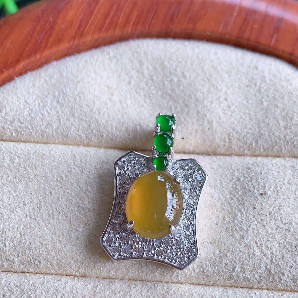 冰黄翡蛋面吊坠  玉质细润，翠绿色  沁人心脾 ，高档大气，镶嵌效果倍增，W815.15  整体尺寸