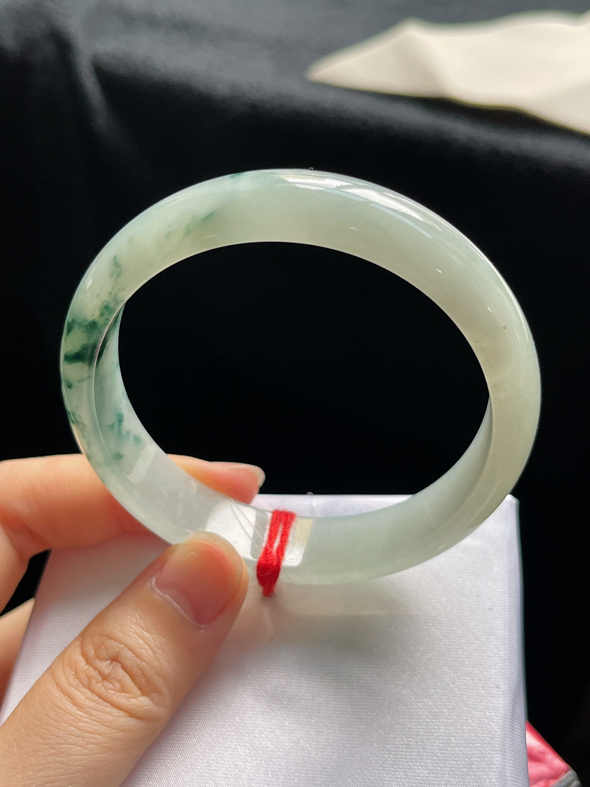 正圈53.7圈口，翡翠冰糯种飘绿手镯