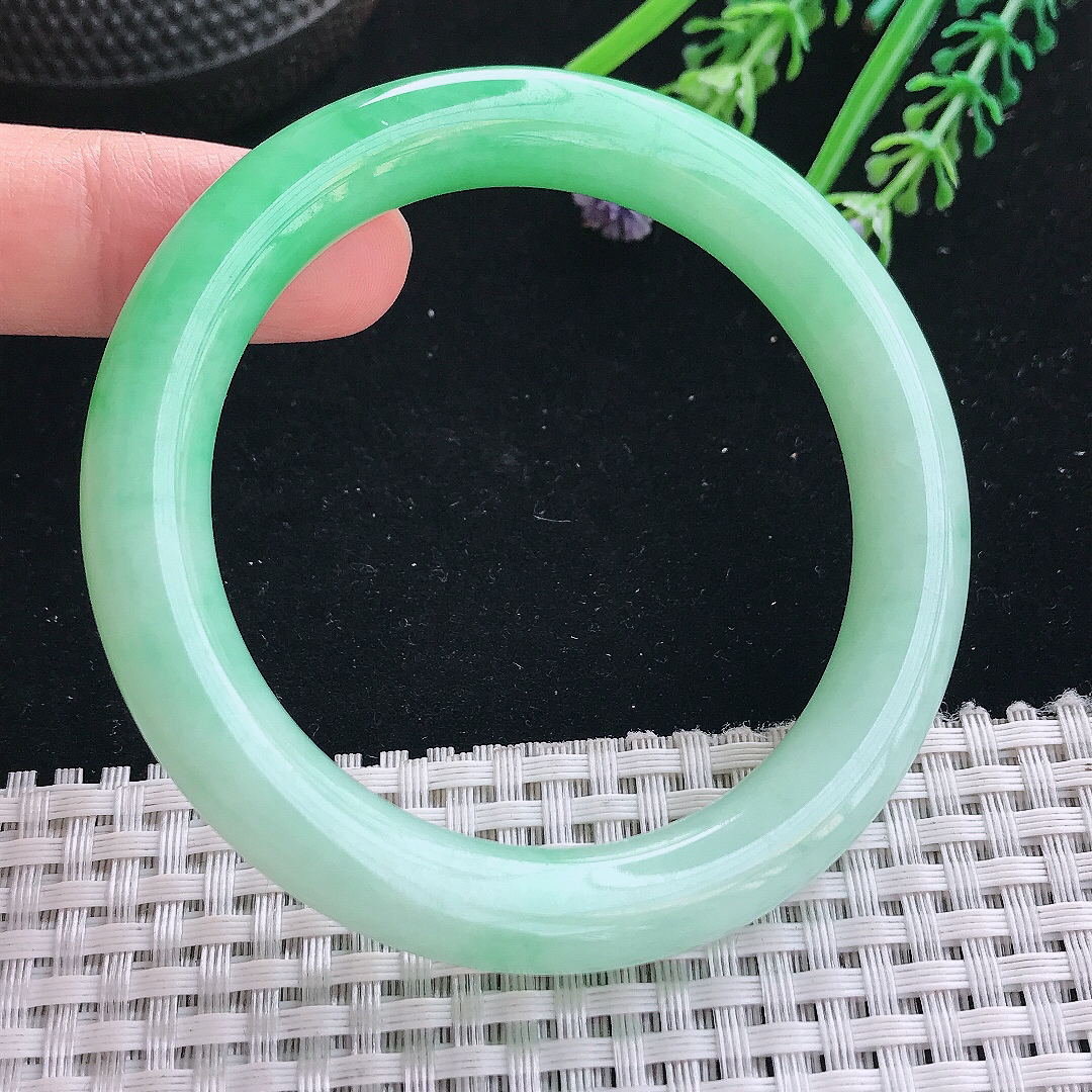 实拍天然翡翠55/9.8/9.6老坑精美飘阳绿圆条手镯翡翠玉镯手环