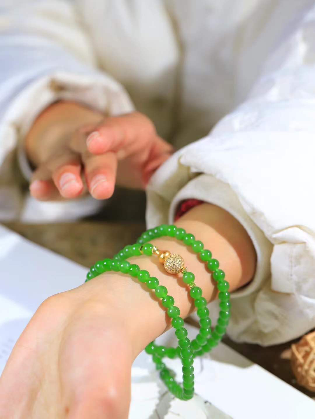 【珠圆玉润.项链】

精品️和田玉碧玉珠圆玉润项链 玉质温润细腻  整串打磨圆润，佩戴舒适。珠珠落