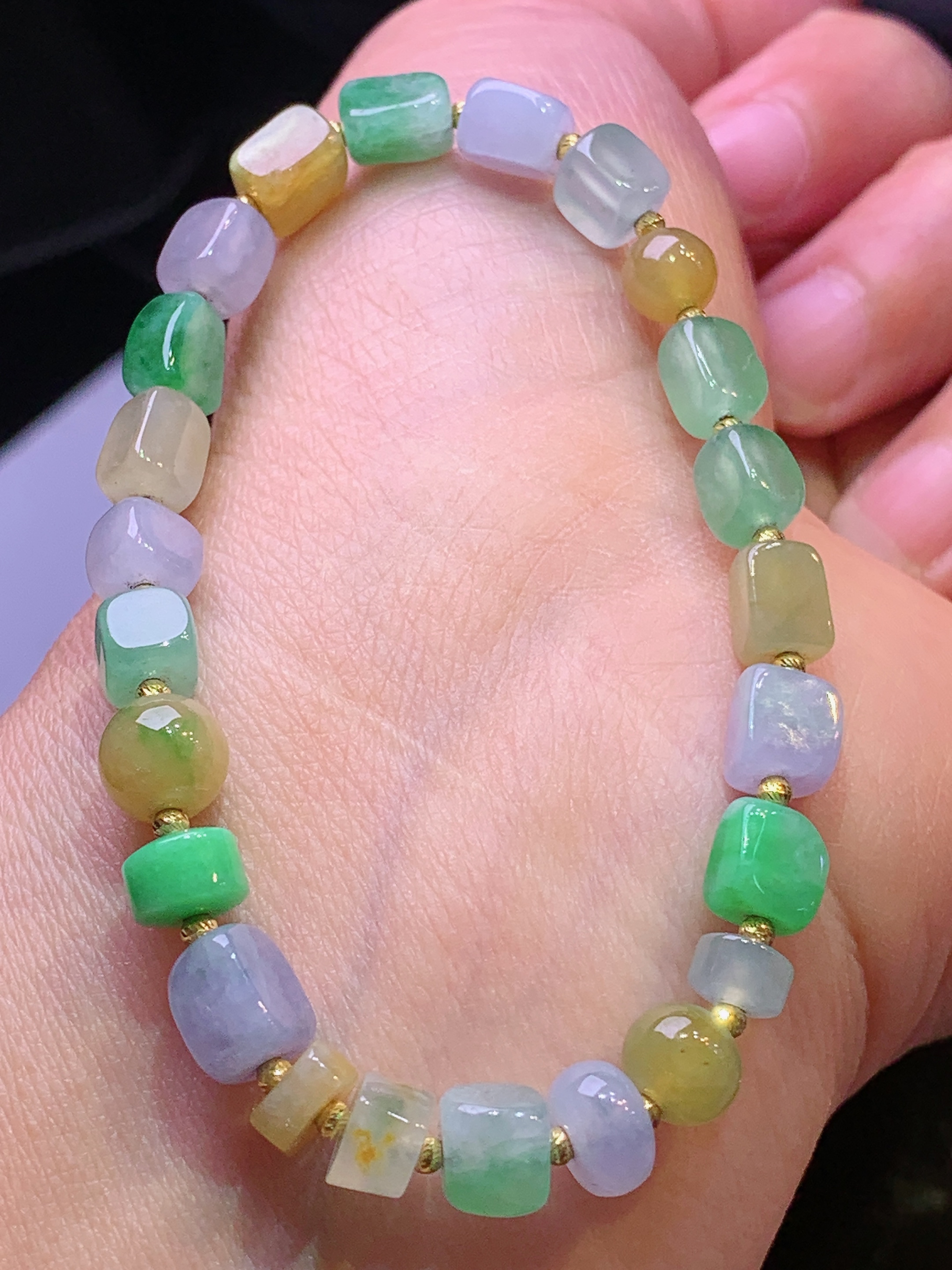 18k金镶嵌多彩多宝手链 玉质细腻 色泽艳丽清新 水润亮眼 整体尺寸7*5.8*4.3x3