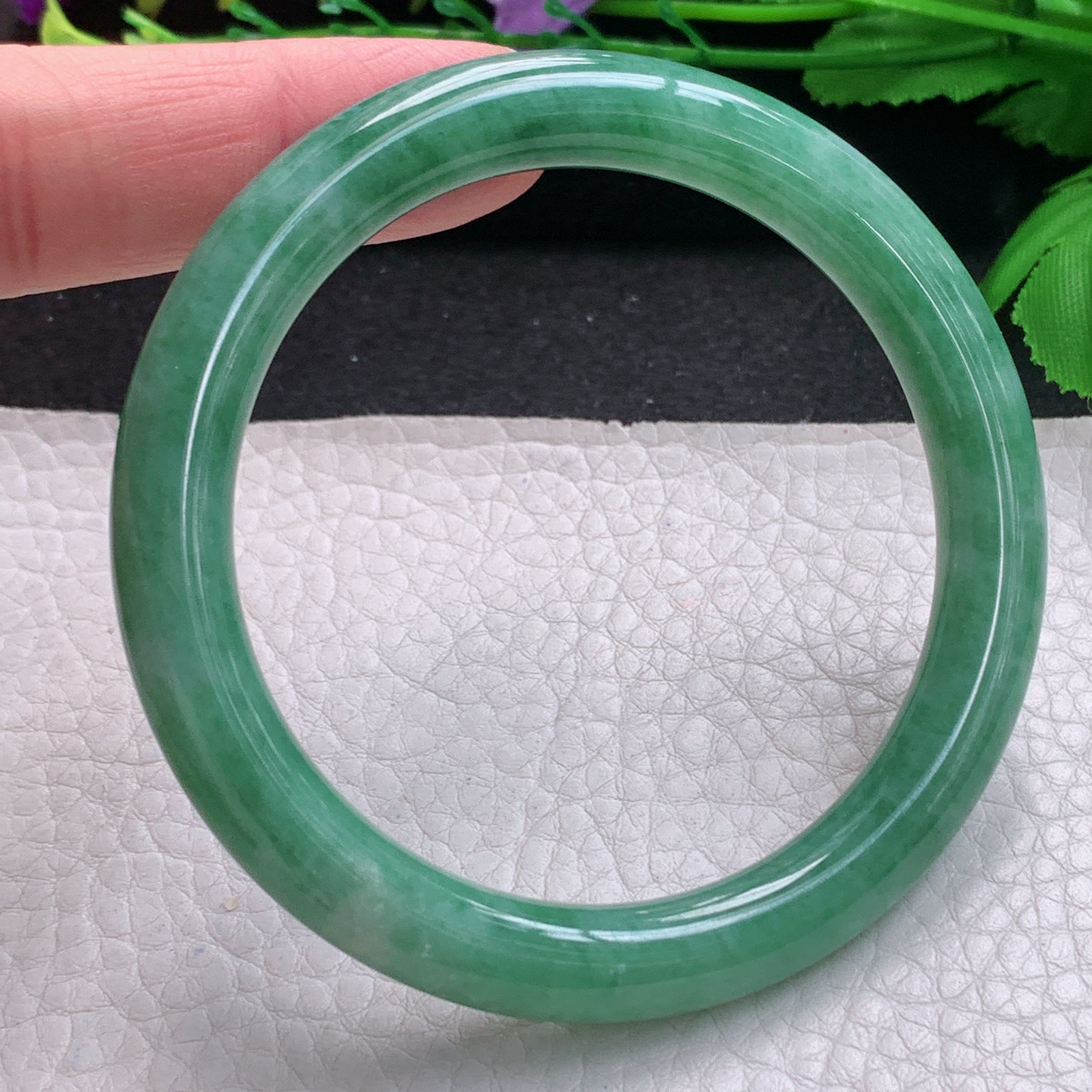 n实拍56*8.6美人镯 缅甸翡翠A货玉手镯精美满绿圆条玉手环