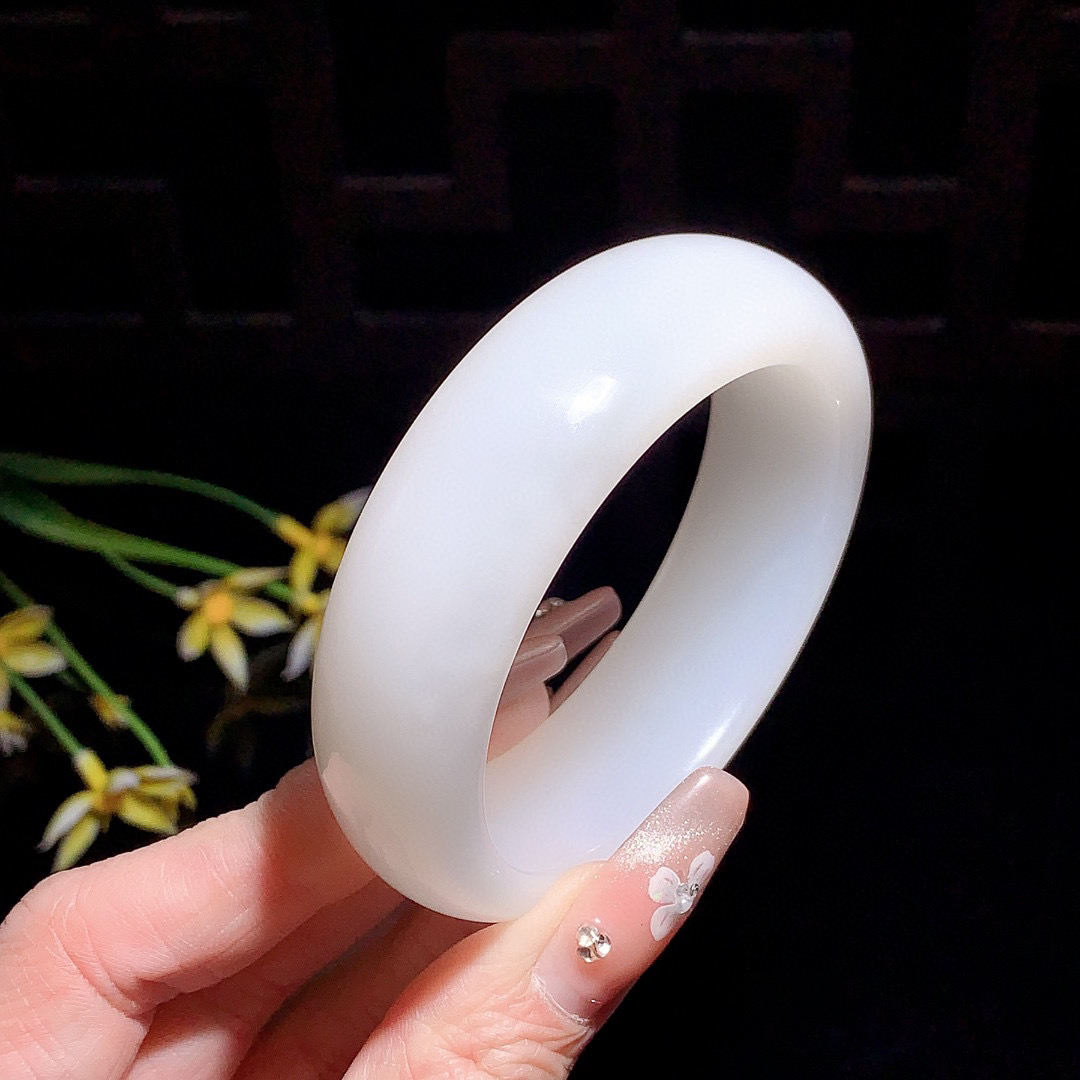 和田玉54.5圈口羊脂白宽版手镯！玉质细腻油润 底色纯净 脂粉好，品质好！