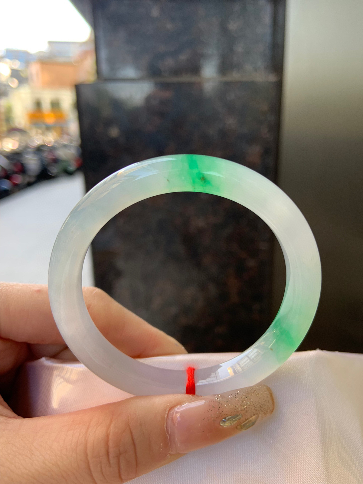 飘阳绿正圈
50.4-7.6-7.3
飘阳绿花，色泽鲜艳，有淡淡的紫底子干净细腻