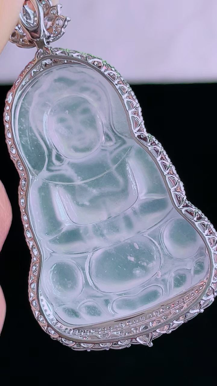 【翡翠名称】18K金豪华镶钻高冰观音吊坠挂件
【翡翠尺寸】含金55.8/29.3/9.2mm
【翡翠描述】宝贝种老水足，玉质细腻，色泽靓丽，性价比高，佩戴效果好！
【其它赠送】权威证书/精美挂绳盒子/支持全国复检