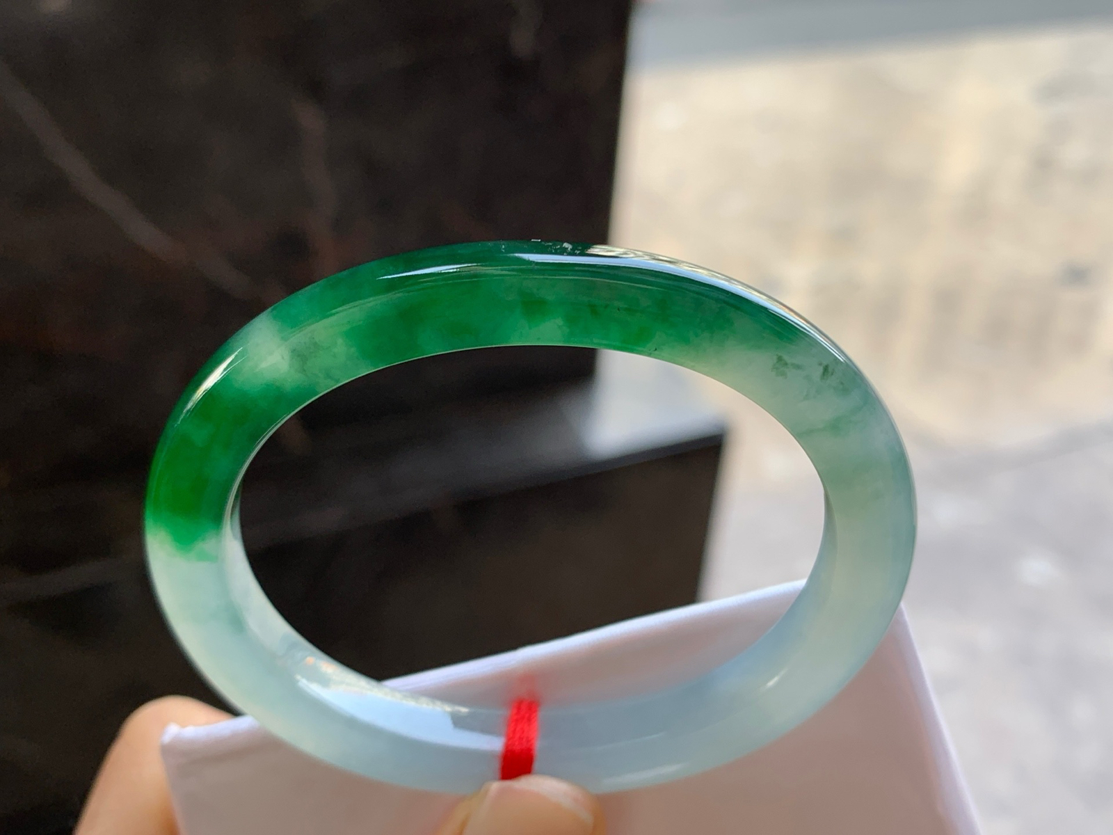 52-7.5-7.5

辣绿色贵妃手镯^_^种水足 鲜艳 正圈50可以带