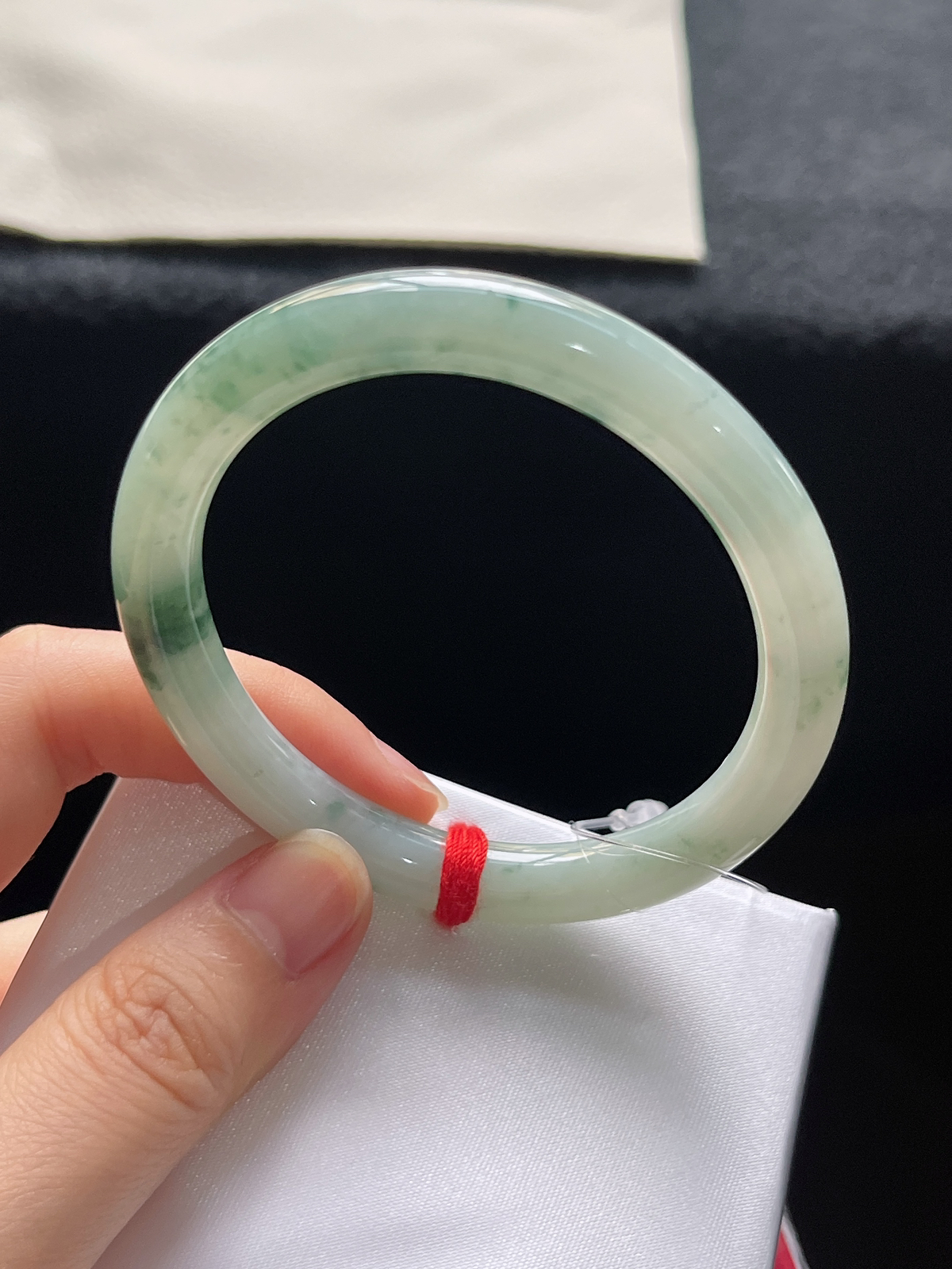 贵妃镯54圈口，翡翠冰糯种飘绿手镯