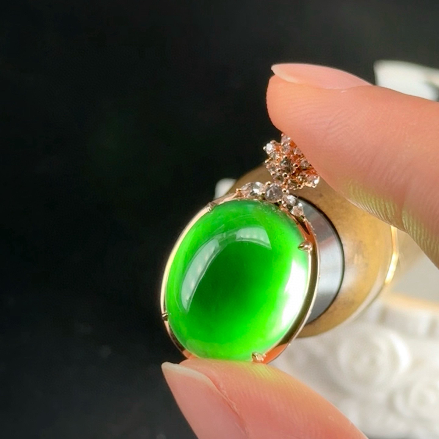 精品18k墨翠蛋面吊坠 种好色正 黑度极好打灯通透 性价比高 尺寸27.8