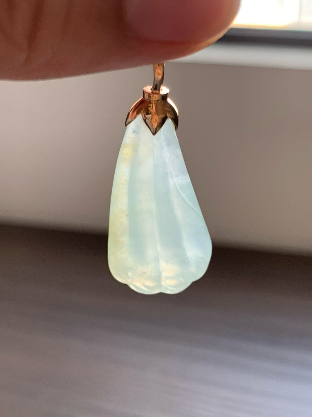 冰微黄莲蓬吊坠

裸石30*16.8*6.5
整体长度38.8mm
18k金钻石镶嵌扣头