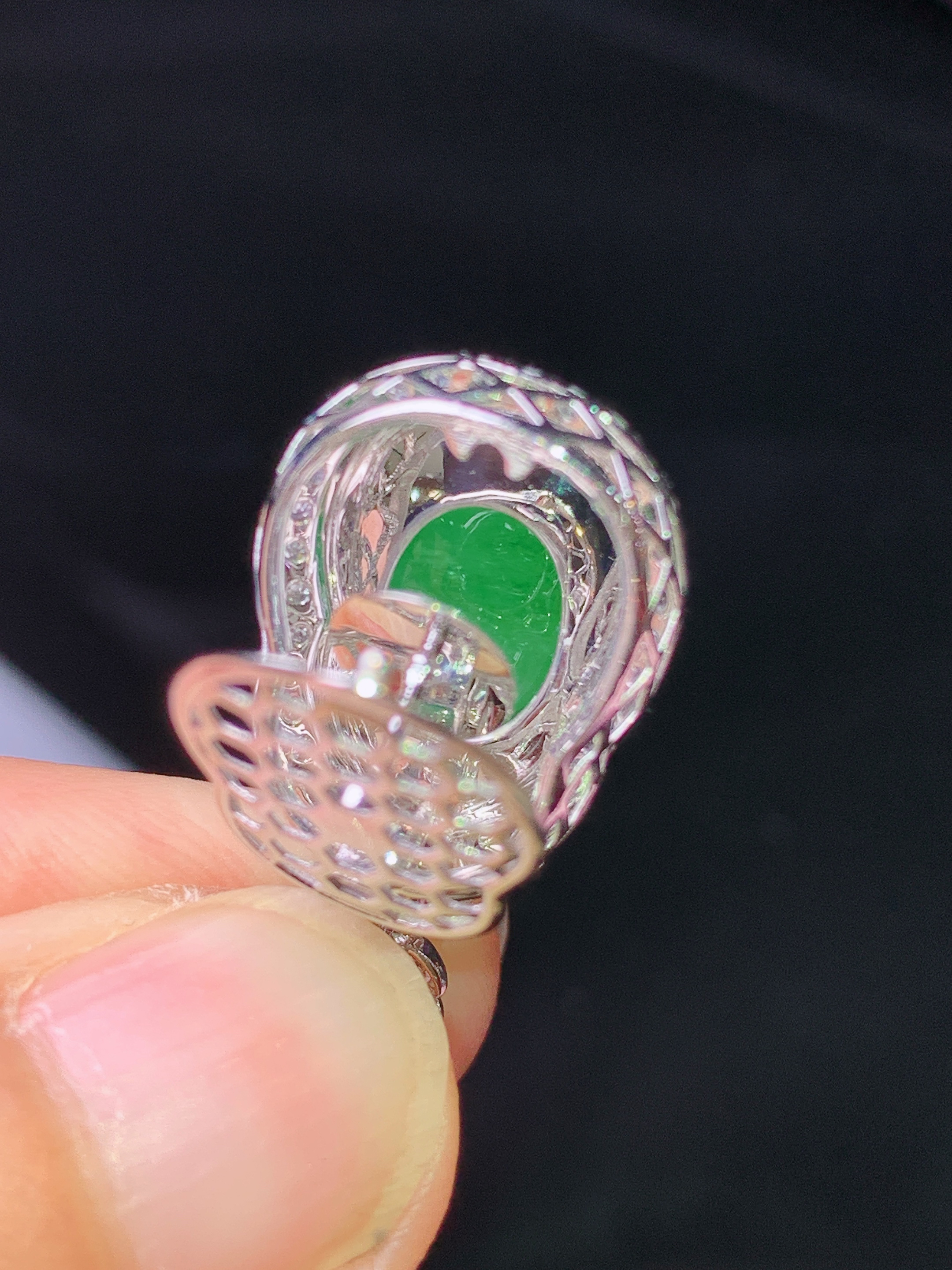 18k金钻镶嵌满绿葫芦吊坠 玉质细腻 色泽艳丽清新 水润亮眼 整体尺寸26.2*13.3*11.5h1