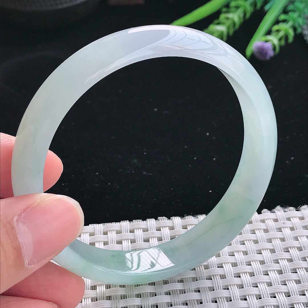 实拍天然翡翠60.5/13.2/6.6大圈口老坑冰胶果冻天空蓝飘花手镯翡翠玉镯手环