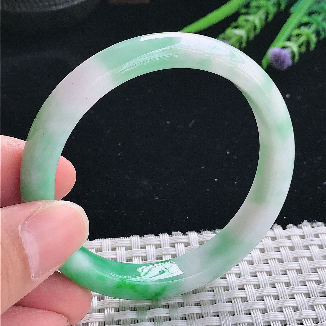 实拍天然翡翠55/10/7.6老坑精美温润飘阳绿手镯翡翠玉镯手环